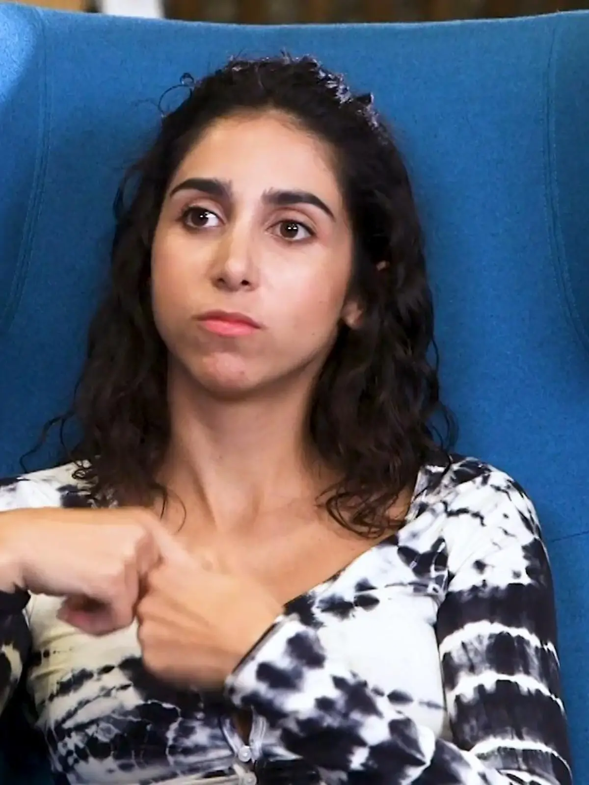 Bild zu: "Suri Abbassi mit kritischen Worten zur Familie"