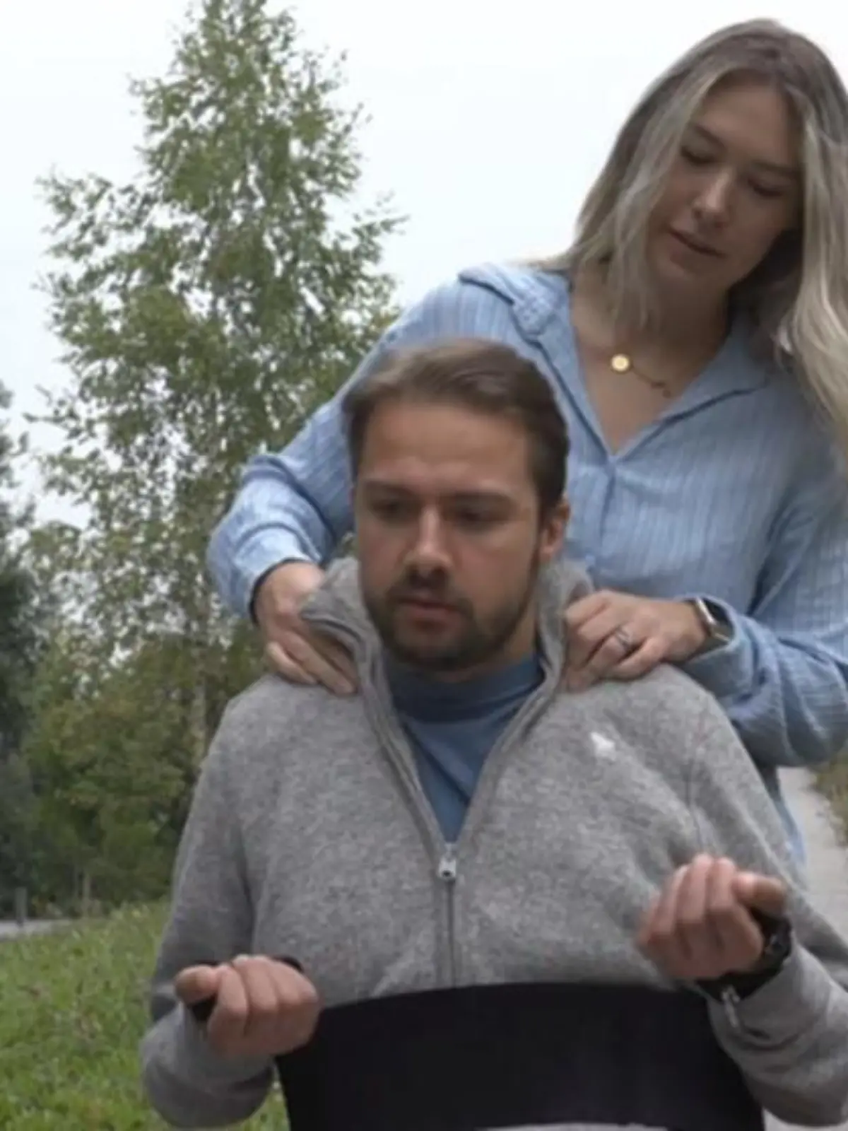 Lara Lindmayr kümmert sich liebevoll um Mike Glemser.