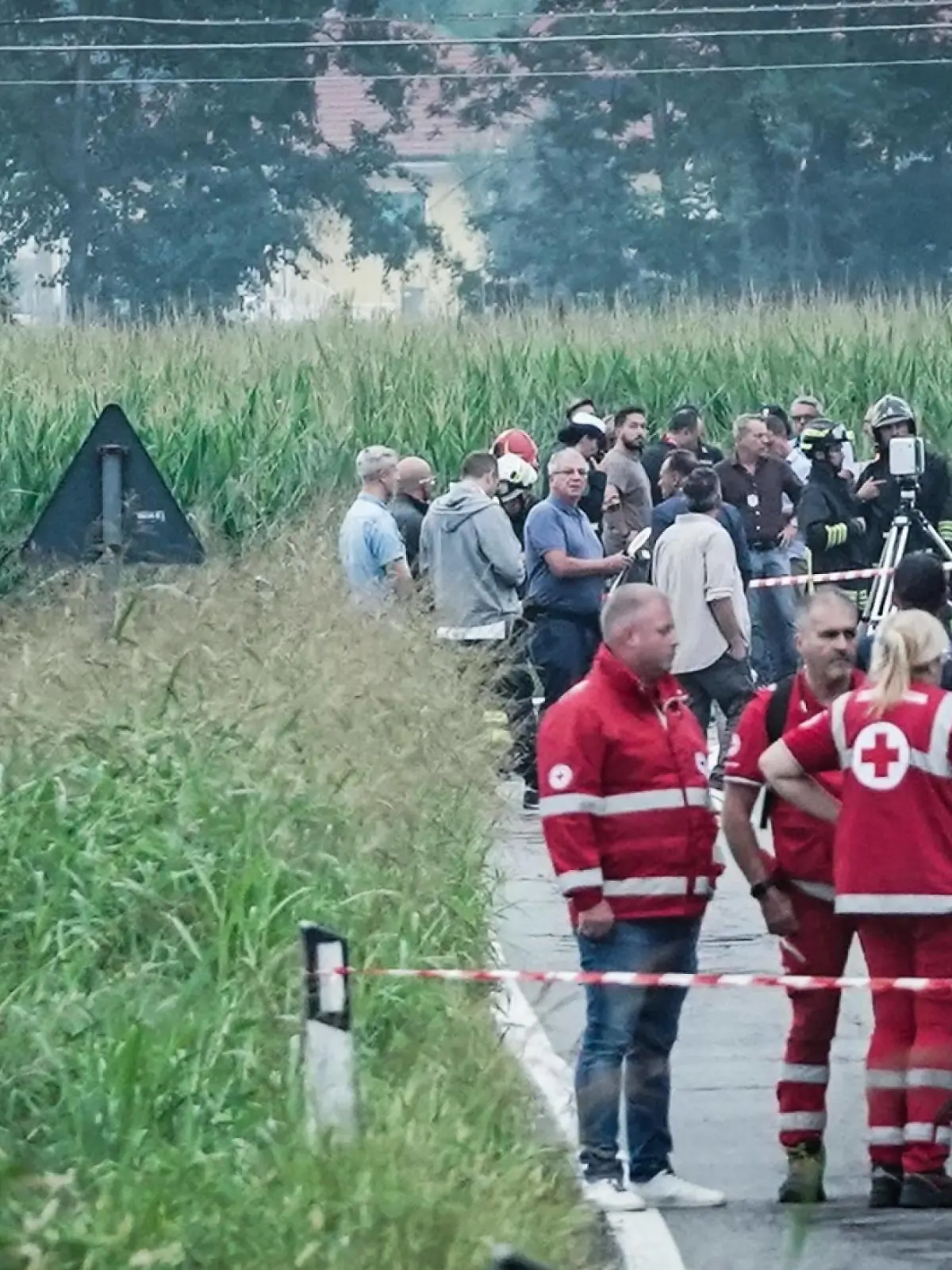 September 16, 2023, Turin, Italy: A plane of the acrobatic patrol of the Frecce Tricolori crashed near the airport of Caselle, Turin, Italy, 16 September 2023. The pilot escaped by parachuting while a five-year-old girl died in the crash. The aircraft crashed at the bottom of the track involving, according to the first news, a car. ANSA / TINO ROMANO Turin Italy PUBLICATIONxINxGERxSUIxAUTxONLY - ZUMAa110 20230916_zaf_a110_095 Copyright: xTinoxRomanox