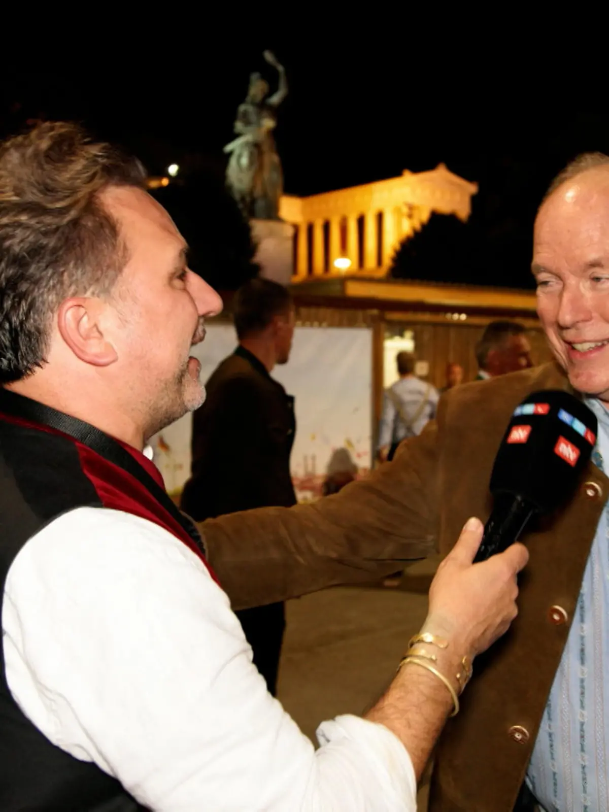 Bild zu: "Royaler Besuch auf dem Oktoberfest"