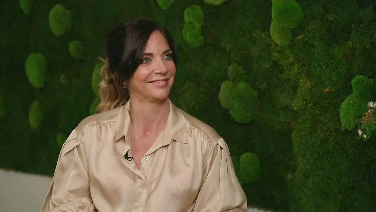 Daniela Büchner begeistert ihre Fans mit ihrem neuen Look.