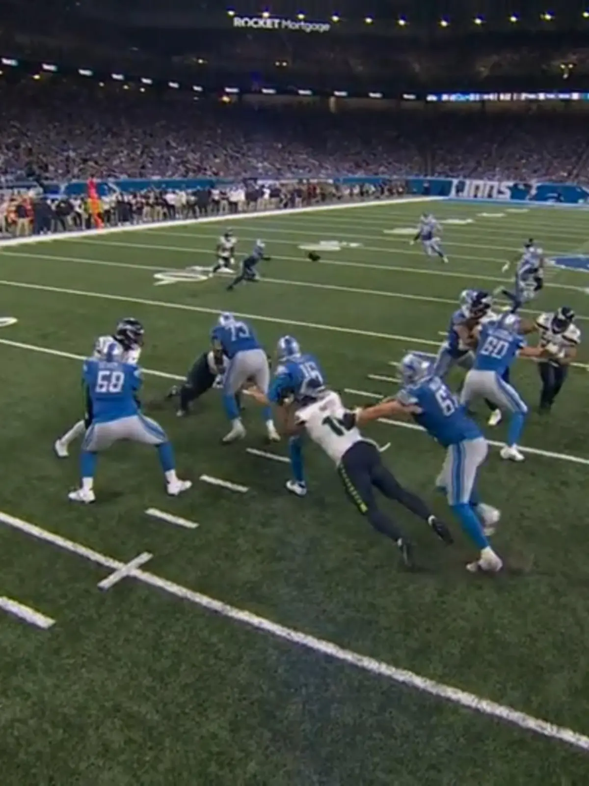 Es hätte ein Bilderbuch-Start für die Detroit Lions und ihren deutschen NFL-Star Amon-Ra St. Brown werden sollen – doch dann kam alles anders!

Verletzungs-Pech und Overtime-Krimi – RTL war mittendrin.