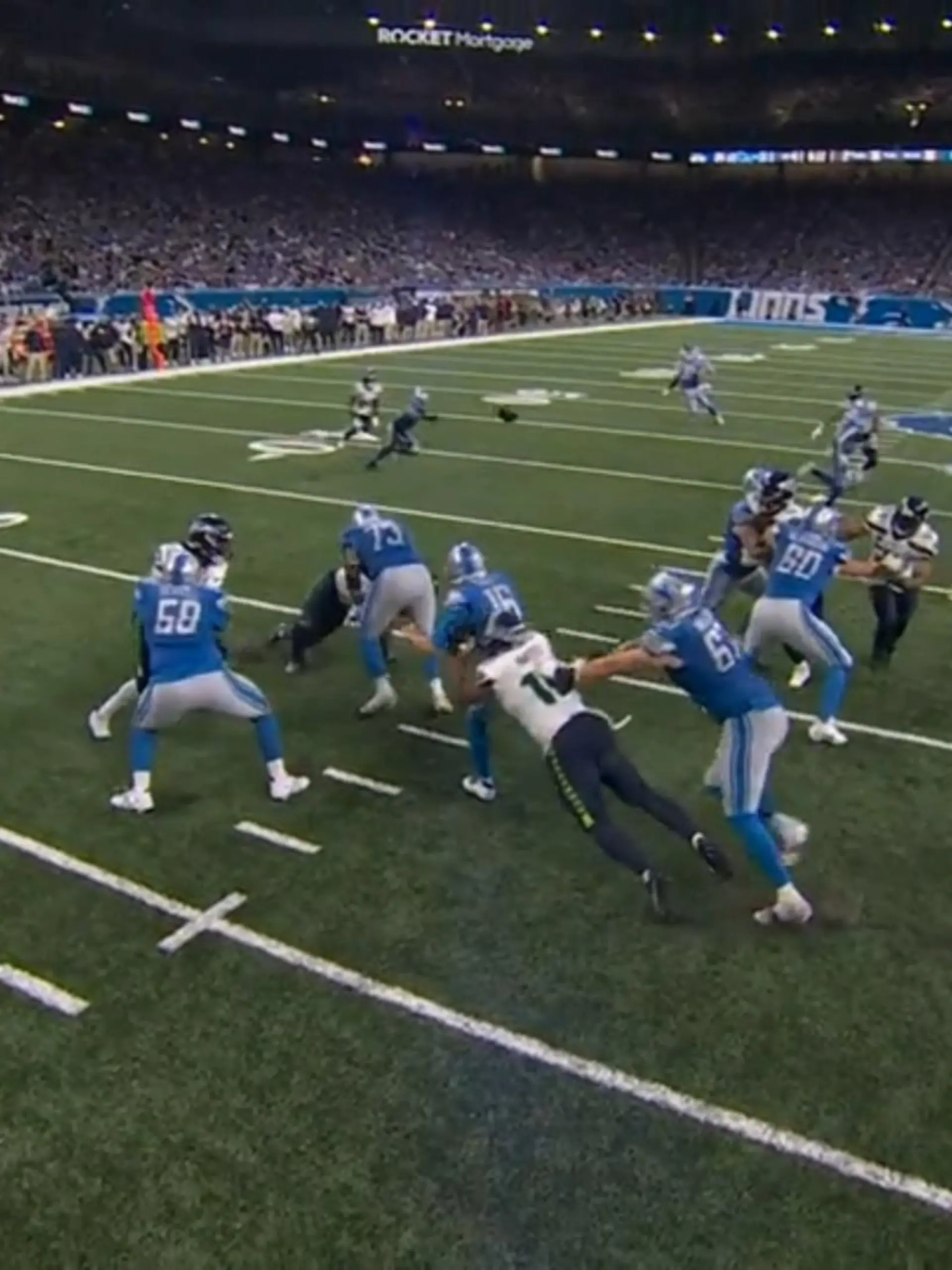 Es hätte ein Bilderbuch-Start für die Detroit Lions und ihren deutschen NFL-Star Amon-Ra St. Brown werden sollen – doch dann kam alles anders!

Verletzungs-Pech und Overtime-Krimi – RTL war mittendrin.
