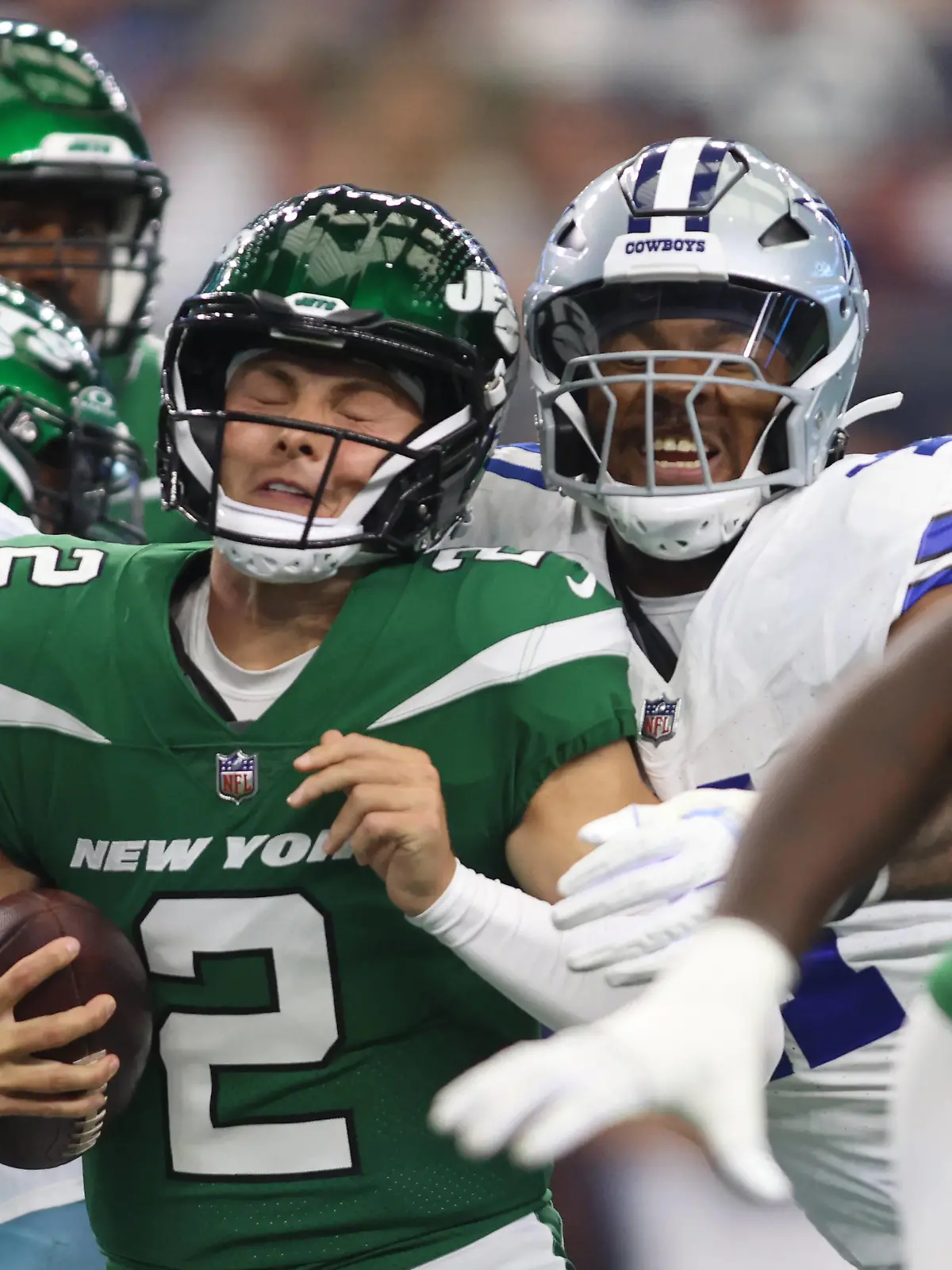 NFL, American Football Herren, USA New York Jets at Dallas Cowboys Sep 17, 2023 Arlington, Texas, USA New York Jets quarterback Zach Wilson 2 is sacked by Dallas Cowboys linebacker Micah Parsons 11 in the first quarter at AT&T Stadium. Arlington AT&T Stadium Texas USA, EDITORIAL USE ONLY PUBLICATIONxINxGERxSUIxAUTxONLY Copyright: xTimxHeitmanx 20230917_cec_sh2_245