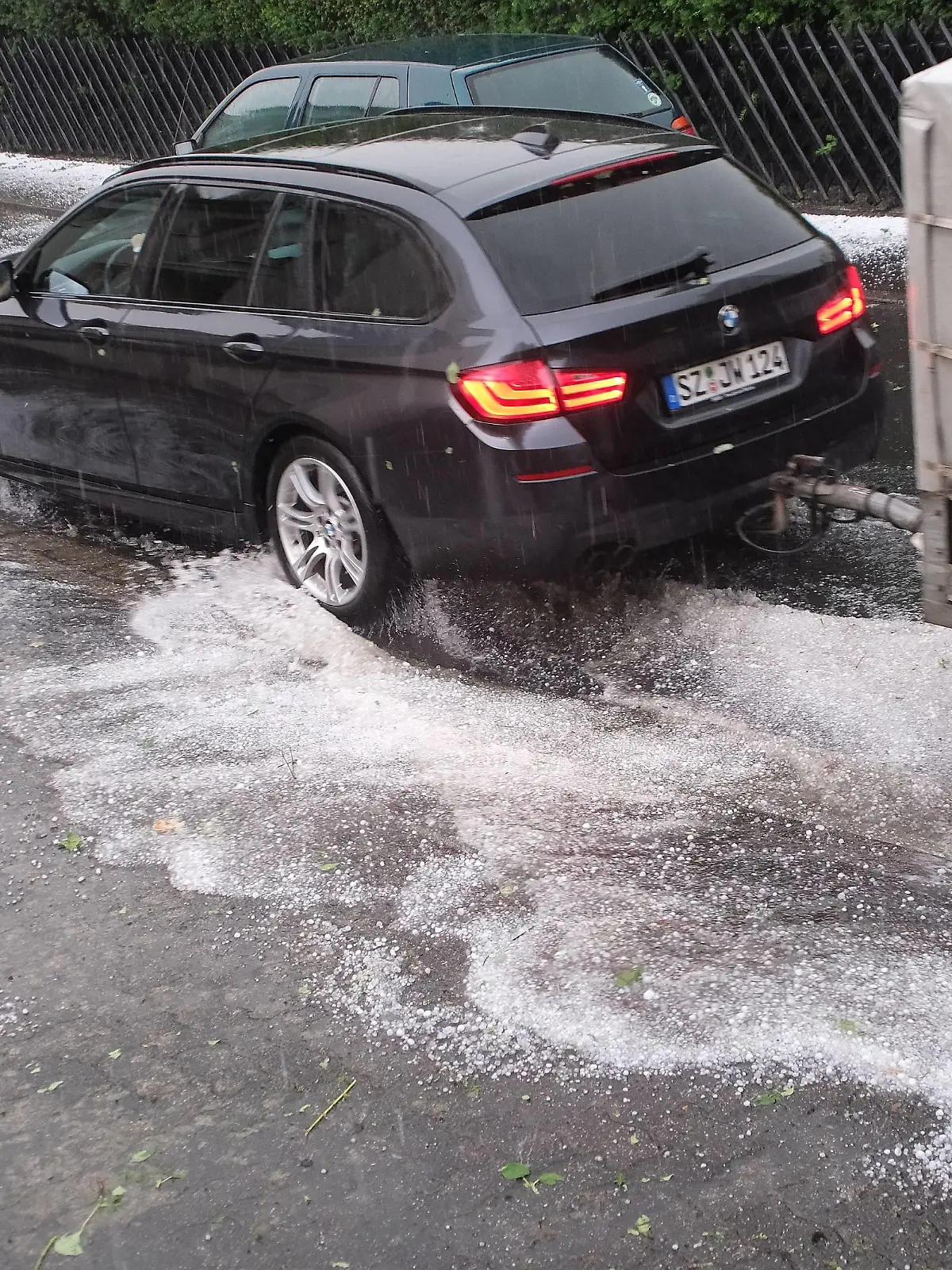 22.06.2023 xkhx Kassel, Unwetter-Schäden Unwetter über Kassel, Orkanböen, Starkregen, Hagel, abgedeckte Dächern, zerstörte Autoscheiben, *** 06 22 2023 xkhx Kassel, storm damage Storm over Kassel, gale-force winds, heavy rain, hail, covered roofs, destroyed car windows, KH