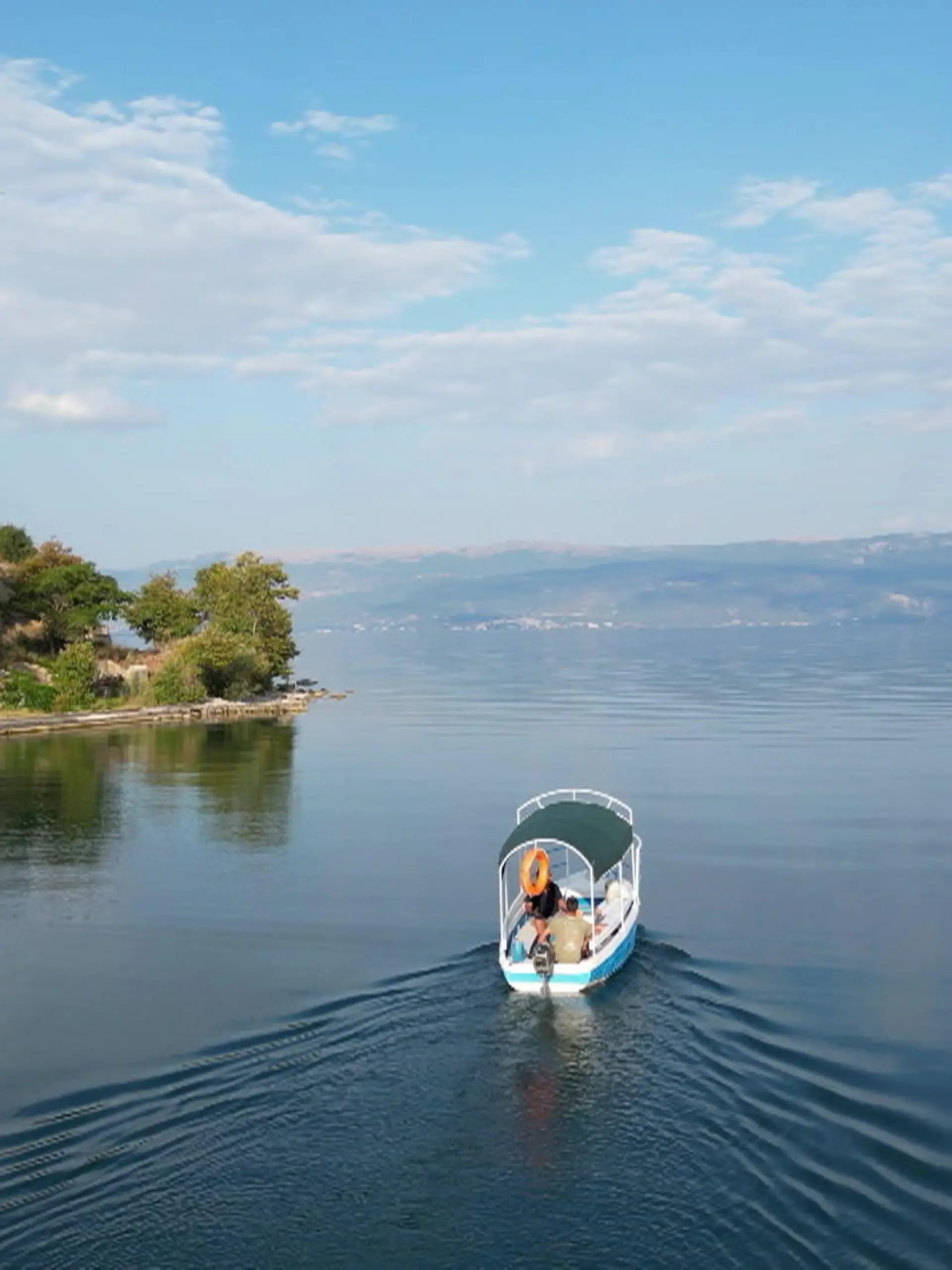 Sind Sie noch auf der Suche nach einem tollen Urlaubsgeheimtipp für die Herbstferien? Wir hätten einen Vorschlag! Denn in diesem kleinen europäischen Land gibt es Luxus für ganz kleines Geld. 
