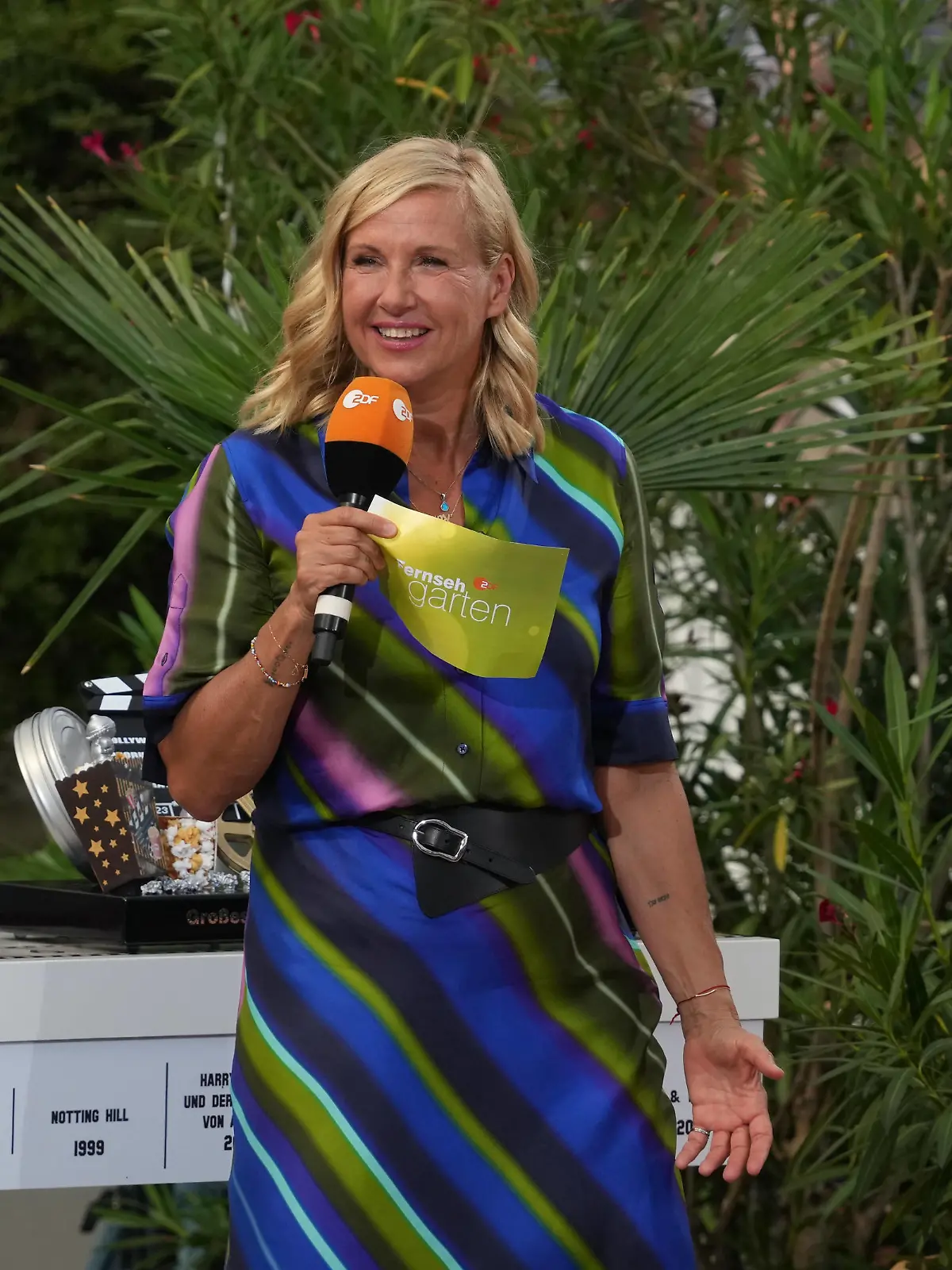 ZDF - Fernsehgarten Andrea Kiwi Kiewel - Großes Kino in der Unterhaltungsshow ZDF-Fernsehgarten in Mainz am 17.09.2023 Mainz ZDF Fernsehgarten Rheinland-Pfalz *** ZDF Fernsehgarten Andrea Kiwi Kiewel big cinema in the entertainment show ZDF Fernsehgarten in Mainz on 17 09 2023 Mainz ZDF Fernsehgarten Rhineland-Palatinate