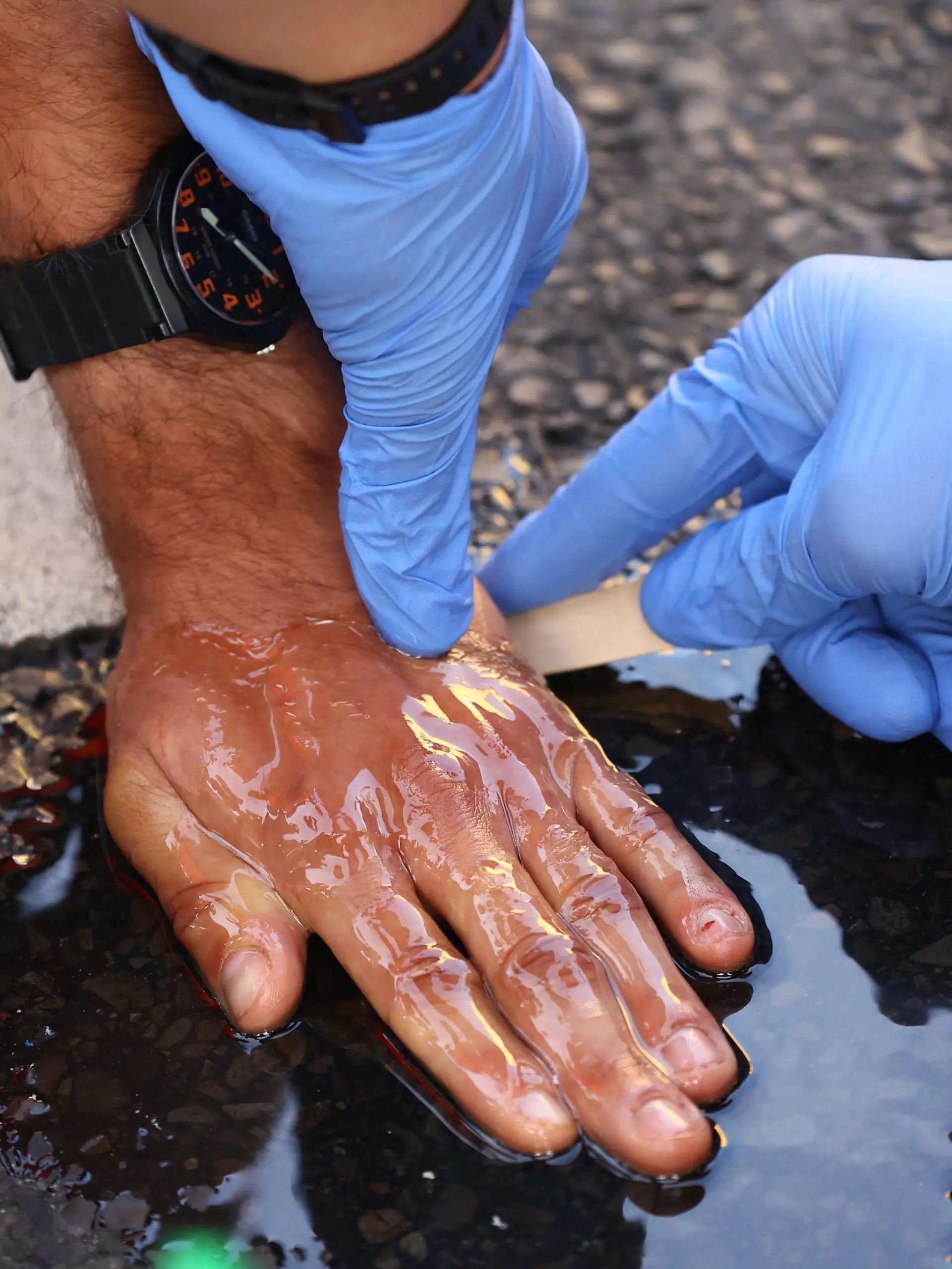 A police officer unglues the hand of a Climate Change?activist?of "Letzte?Generation" (last?generation) on a street in Friedrichshain district at a protest for climate councils, a speed limit on highways as well as for affordable public transport, in Berlin, Germany September 18, 2023. REUTERS/Fabrizio Bensch