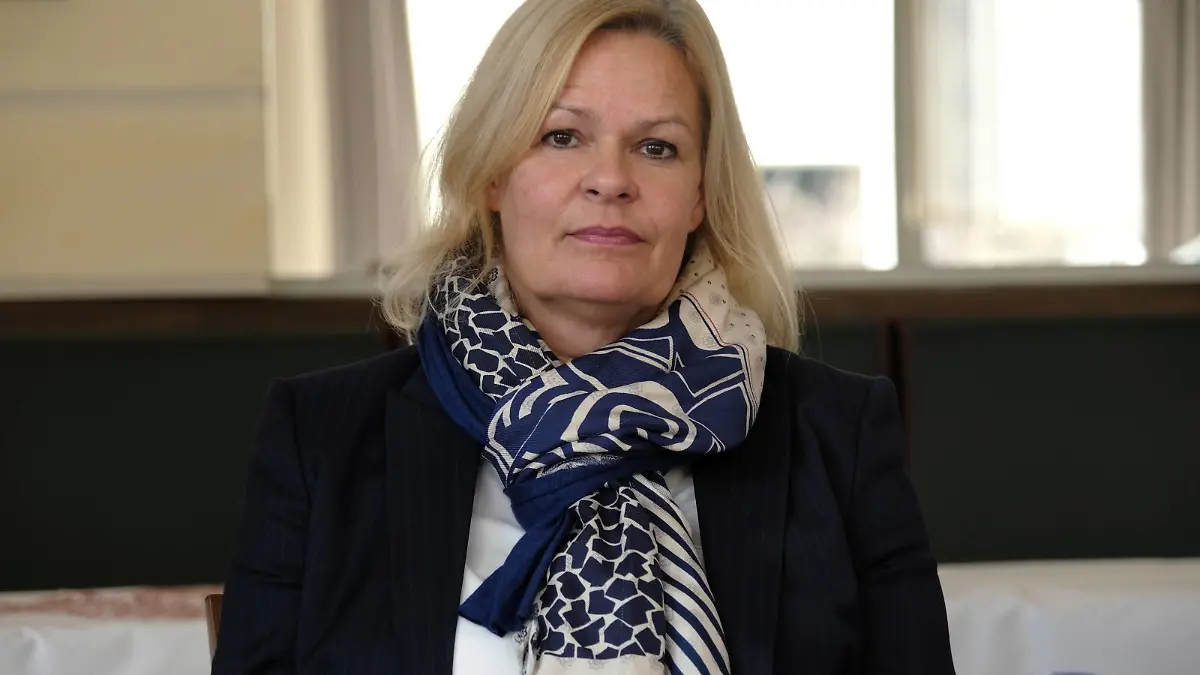 14.11.2022 xkhx Kassel, Anerkennung von Willingen als Bundesleistungszentrum Willingen bleibt Bundesstützpunkt im Bereich Ski Nordisch Skilanglauf und Skispringen. Nancy Faeser Bundesministerin des Innern und für Heimat der Bundesrepublik Deutschland brachte die gute Nachricht *** 14 11 2022 xkhx Kassel, recognition of Willingen as a federal training center Willingen remains sports federal base in the field of Nordic skiing cross-country skiing and ski jumping Nancy Faeser Federal Minister of the Interior and for Home Affairs of the Federal Republic of Germany brought the good news 