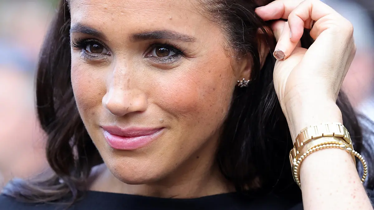 ARCHIV - 10.09.2022, Großbritannien, Windsor: Meghan, Herzogin von Sussex, trifft nach dem Tod der britischen Königin auf Schloss Windsor mit der Öffentlichkeit zusammen.(zu dpa "Britische Medienaufsicht nennt Hasskolumne gegen Meghan sexistisch") Foto: Chris Jackson/PA Wire/dpa +++ dpa-Bildfunk +++