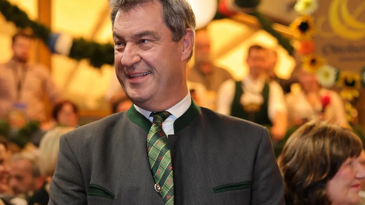 Oktoberfest 2023 Wiesn Anstich mit Markus Söder im Schottenhammel München Theresienwiese Bayern Deutschland *** Oktoberfest 2023 Wiesn tapping with Markus Söder in Schottenhammel Munich Theresienwiese Bavaria Germany