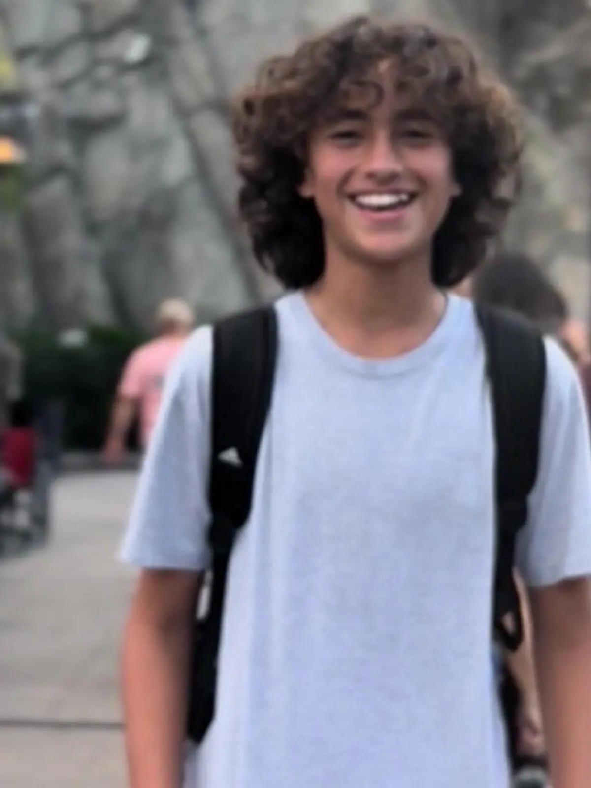 Der 14-jährige Mathias Uribe geht durch die Hölle:  Nach einer schweren Infektion verliert der talentierte Klavierspieler seine Hände und Füße.