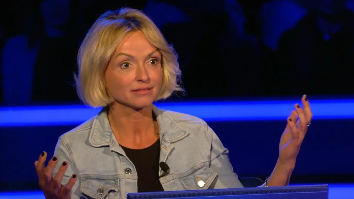 Festgefahren! „Wer wird Millionär?“-Kandidatin Kim Bergmann erzählt Günther Jauch, wie sie sich aus der Wüste befreit hat.