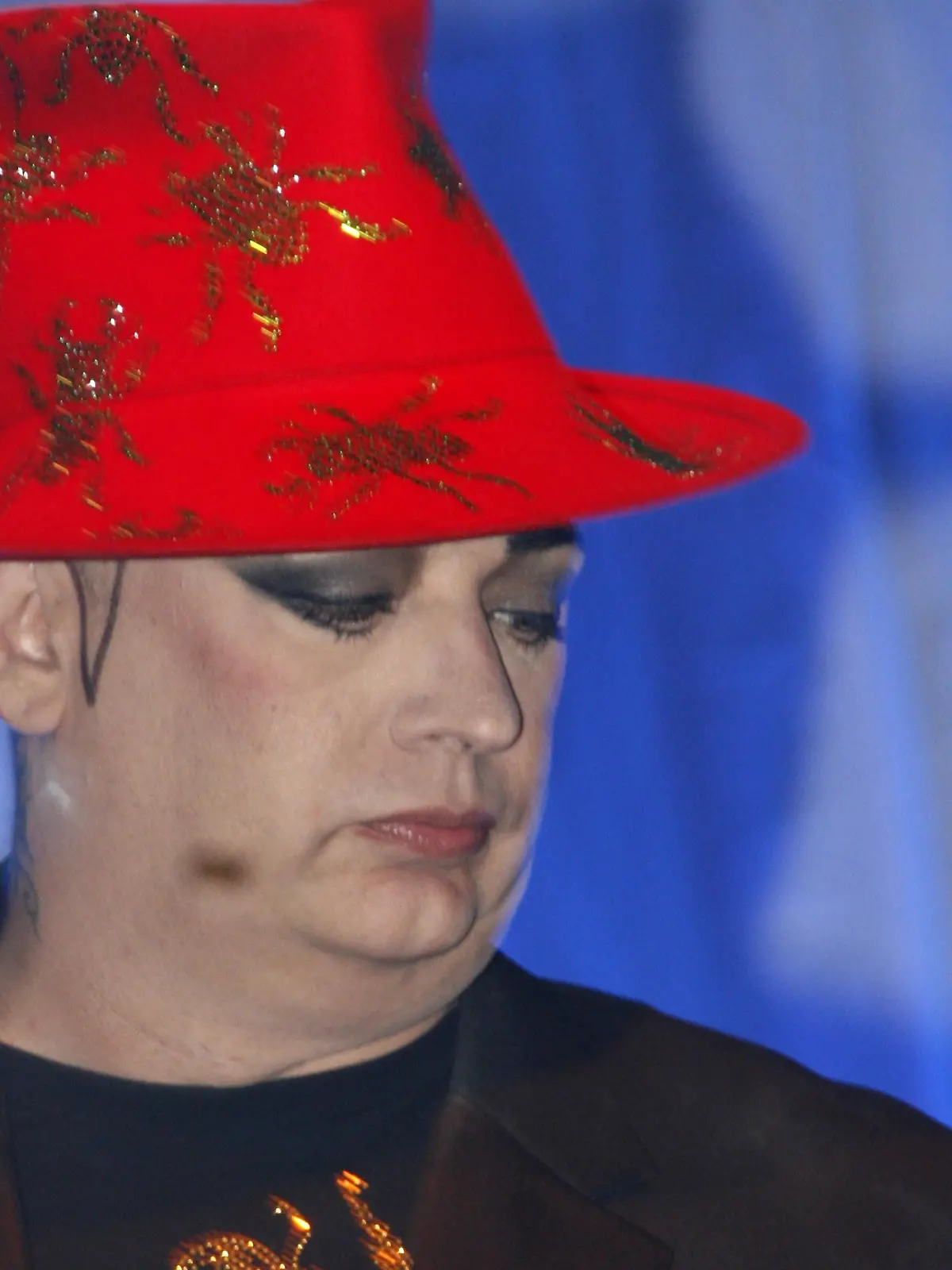 By the late 1980s, George had been struggling with heroin addiction for several years. He attempted to perform concerts while under its influence. Addictions to other drugs soon followed. Determined to save George's life, his younger brother David made an appearance on UK national television and discussed George's drug habit, which George had been publicly denying at that time. In 1986, Boy George was arrested for heroin possession as part of "Operation Culture."
In 1986, keyboardist Michael Rudetsky, who co-wrote the song "Sexuality" on Culture Club's From Luxury to Heartache album, was found dead of a heroin overdose in George's London home. George would lose another friend, Mark Vaultier, who overdosed on methadone and Valium at a party. In December 1986, yet another friend, Mark Golding, died of an overdose, with Scotland Yard police stating there was no suggestion of foul play. During this period George decided to seek treatment for his addiction.
In 1995, Kirk Brandon sued George for libel claiming that George mentioned a love affair between them in George's autobiography, Take It Like a Man. George won the court case and Brandon was ordered to pay £200,000 to Virgin Records, EMI Virgin Music and the book publisher in costs. Brandon declared himself bankrupt, which resulted in Boy George paying over £20,000 in legal fees.
On 7 October 2005, George was arrested in Manhattan on suspicion of cocaine possession and falsely reporting a burglary. George denied that the drugs were his. In court on 1 February 2006, the cocaine possession charge was dropped and George pleaded guilty to falsely reporting a burglary. He was sentenced to five days of community service, fined US$1,000 and ordered to attend a drug rehabilitation programme. On 17 June 2006, a Manhattan judge issued a warrant for the arrest of Boy George after he failed to appear in court for a hearing on why George wanted to change his sentence for the false burglary report. George's attorney informed the court that he had advised George not to appear at that hearing. On 14 August 2006, George reported to the New York City Department of Sanitation for his court-ordered community service. As a result of the swarming media coverage, he was allowed to finish his community service inside the Sanitation Department grounds.
Pictured: Boy George
Ref: SPL5500221 220808 NON-EXCLUSIVE
Picture by: SplashNews.com

Berlin: +49 175 3764 166

World Rights, 

