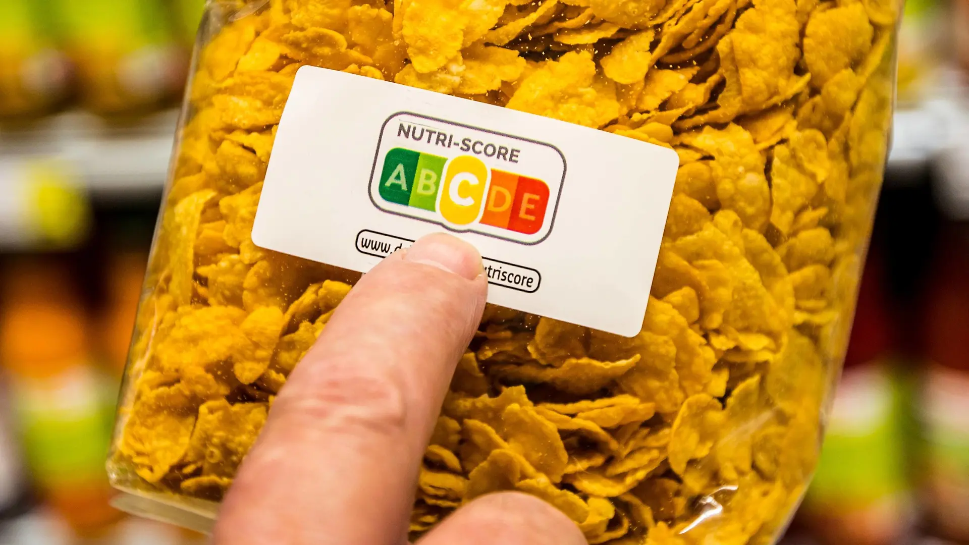 Belgien führt Lebensmittelampel ein Belgium , Brussels , AUG 29, 2018 - NEWS -ILLUSTRATION Le Nutri-Score est un logo a 5 couleurs appose sur la face avant des emballages. Grace a une lettre et a une couleur, informe les consommateurs sur la qualite nutritionnelle dun produit. - Nutri-Score is a 5-color logo on the front of the packaging. Through a letter and a color, informs consumers about the nutritional quality of a product. - Nutri-Score is een 5-kleuren logo op de voorkant van de verpakking. Via een brief en een kleur, informeert de consument over de voedingskwaliteit van een product. Heline Vanbeselaere / Reporters Reporters / STG PUBLICATIONxINxGERxSUIxAUTxHUNxONLY HelinexVanbeselaere