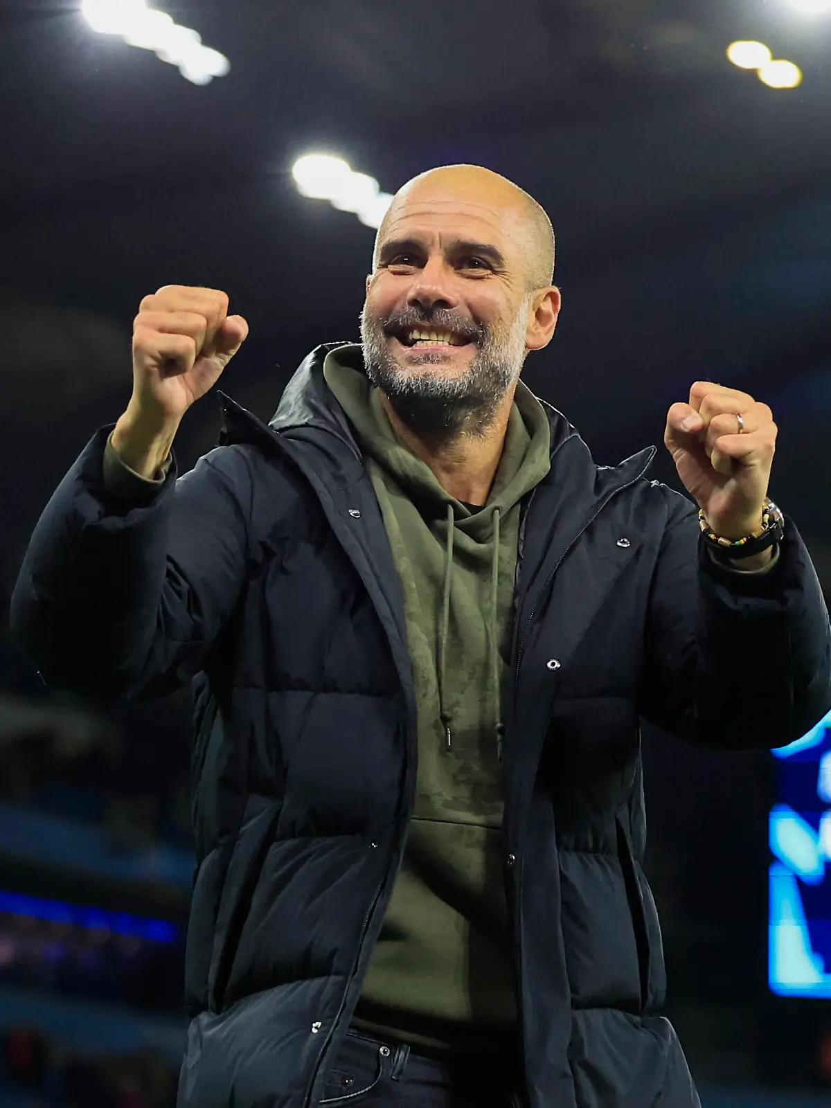  November 5, 2022, Manchester, Manchester, United Kingdom: Pep Guardiola the Manchester City manager celebrates the 2-1 victory in the Premier League match Manchester City vs Fulham at Etihad Stadium, Manchester, United Kingdom, 5th November 2022. Manchester United, ManU Kingdom - ZUMAn307 20221105_zsa_n307_616 Copyright: xConorxMolloy/NewsxImagesx