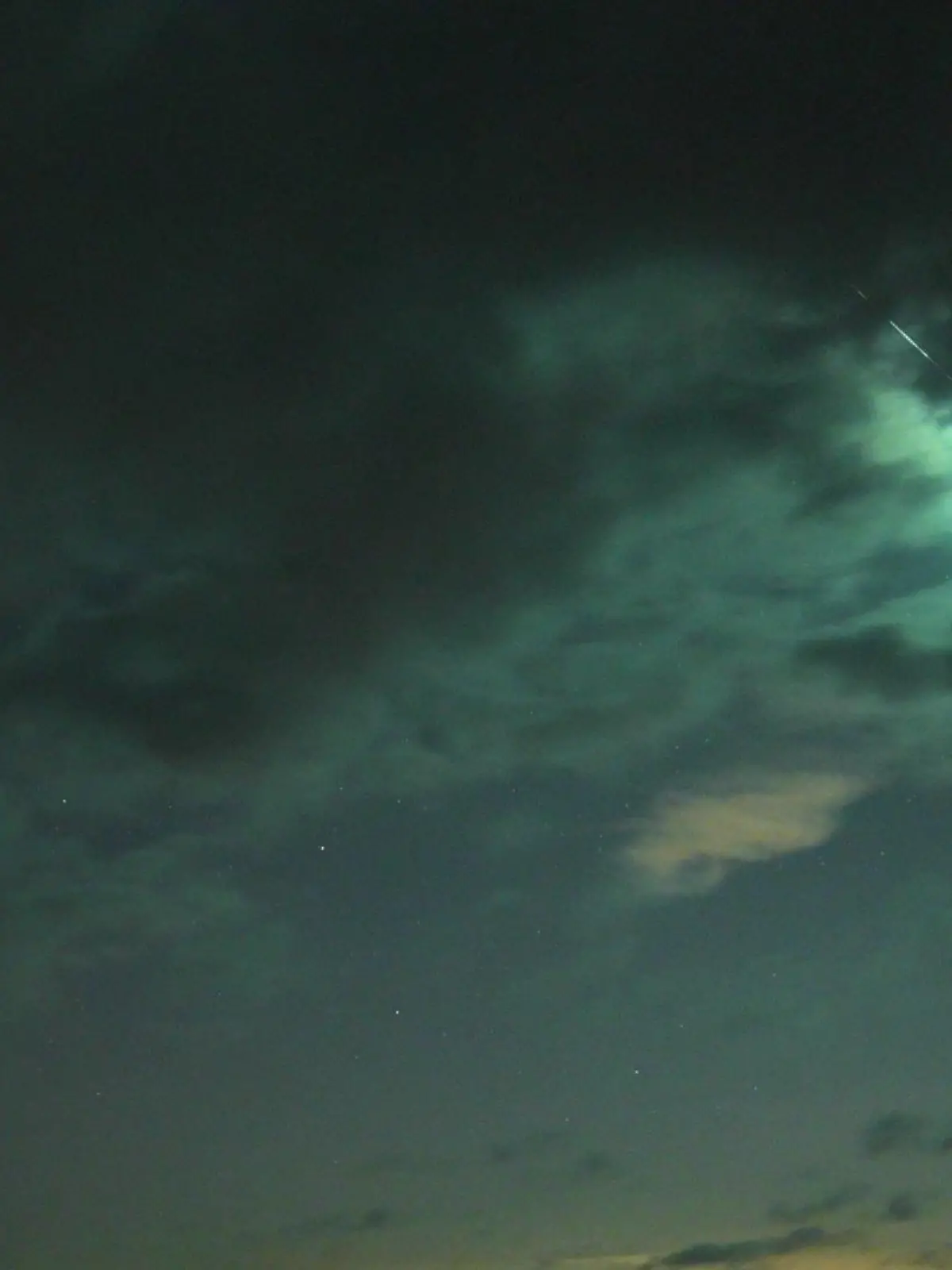 Ein Feuerball leuchtet am Himmel über Niedersachsen.