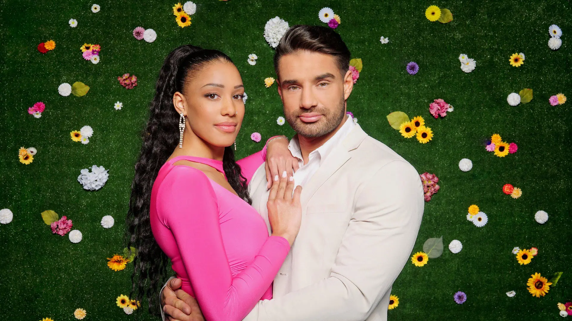 Das Reality Pärchen Aleksandar Aleks Petrovic und Vanessa Nwattu
Die Verwendung des sendungsbezogenen Materials ist nur mit dem Hinweis und Verlinkung auf RTL+ gestattet.