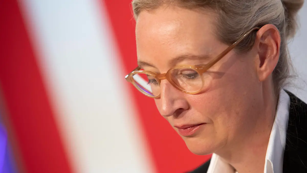 AUSTRIA - GERMANY - PARTY - AFD - FPOE - KICKL - WEIDEL AUSTRIA VIENNA 20230919 Chairman of the Freedom Party of Austria FPOe Herbert Kickl together with the federal spokeswoman for the Alternative for Germany AfD Alice Weidel pictured during a press conference in Vienna on September 19, 2023. /// ÖSTERREICH WIEN 20230919 Obmann der Freiheitliche Partei Österreich FPÖ Herbert Kickl zusammen mit der Bundesprecherin der Alternative für Deutschland  AfD Alice Weidel Bild während einer Pressekonferenz in Wien am 19. September 2023. *** AUSTRIA GERMANY PARTY AFD FPOE KICKL WEIDEL AUSTRIA VIENNA 20230919 Chairman of the Freedom Party of Austria FPOe Herbert Kickl together with the federal spokeswoman for the Alternative for Ger PUBLICATIONxNOTxINxAUT