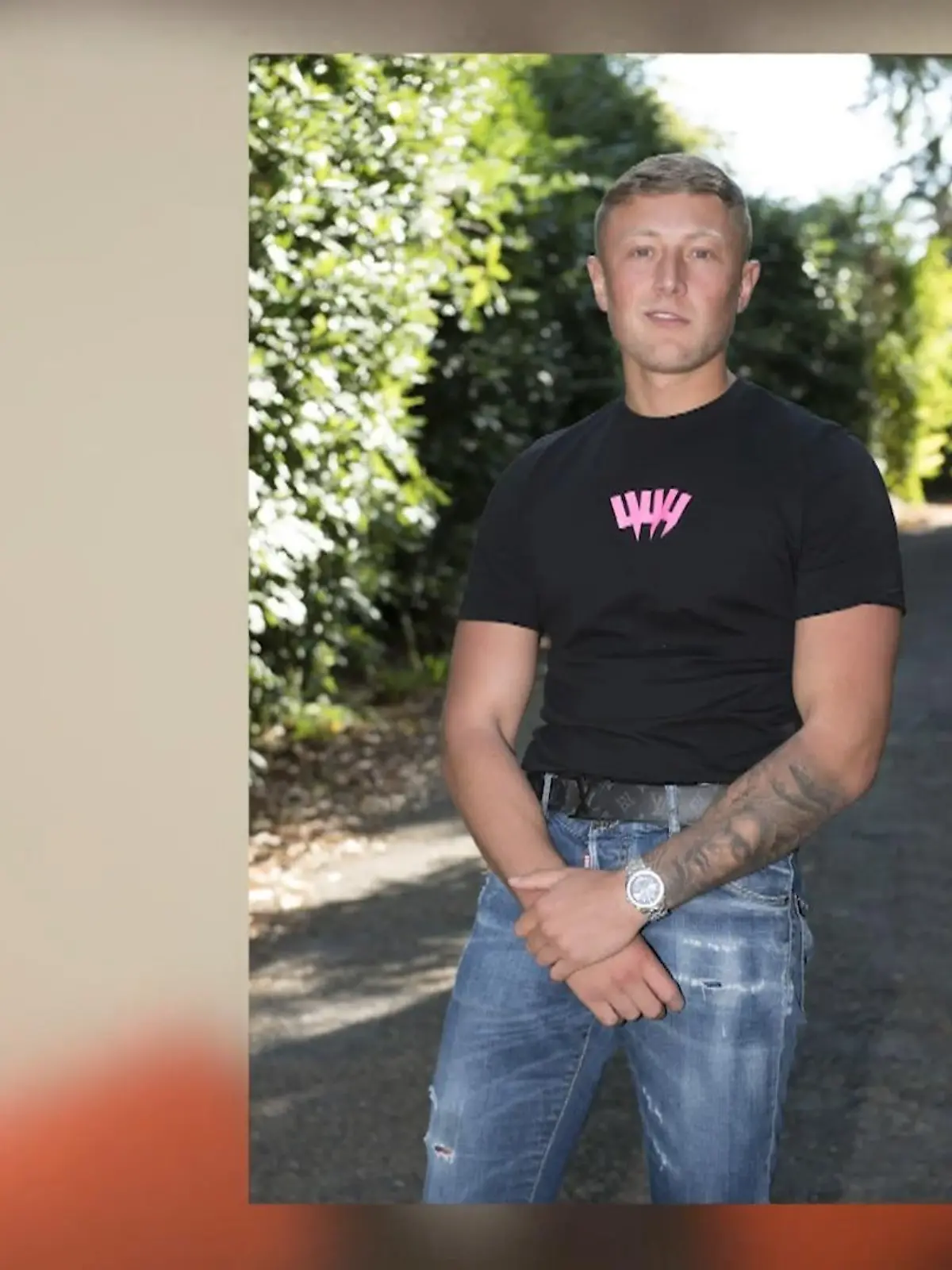 Hemmungen sucht man hier vergebens! Brite Piers Sawyer (23) trieb es auf dem Flug von England nach Ibiza ganz schön bunt. Gemeinsam mit einer Dame, die er zuvor beim Boarding kennenlerne, hat er Sex auf der Board-Toilette. Doch wie kam es überhaupt dazu?
