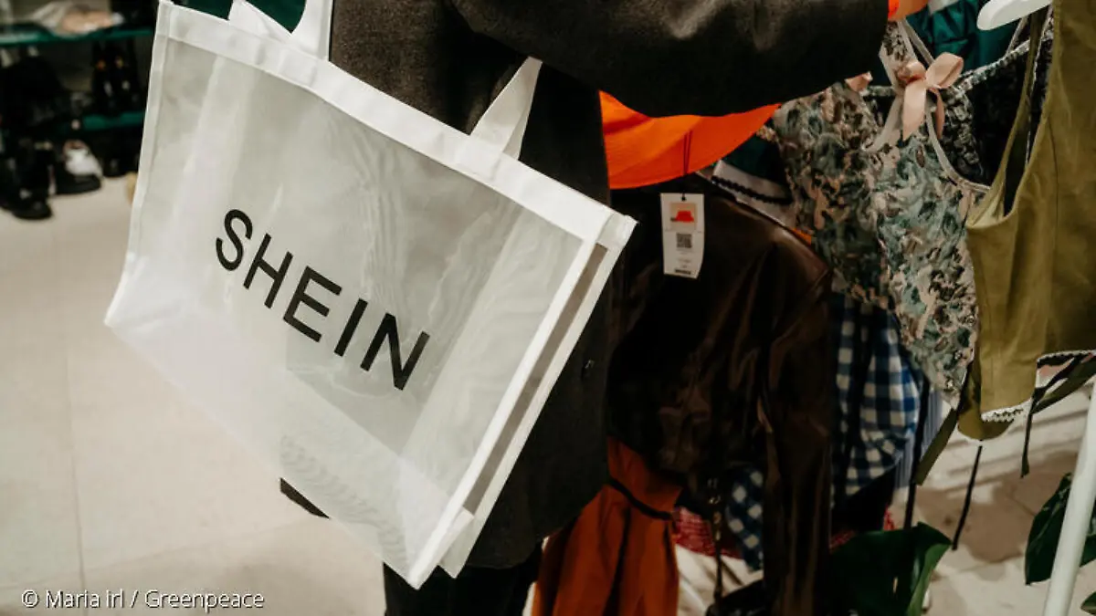 The textile retailer SHEIN has opened a 5-day pop-up shop in the Forum Schwanthaler Höhe in Munich. SHEIN is a mail order company that offers fast fashion online for a young target group.
Der Textilhändler SHEIN hat im Forum Schwanthaler Höhe in München einen 5-tägigen Pop Up Laden geöffnet. SHEIN ist ein Versandhandel, der online Fast Fashion für eine junge Zielgruppe anbietet.