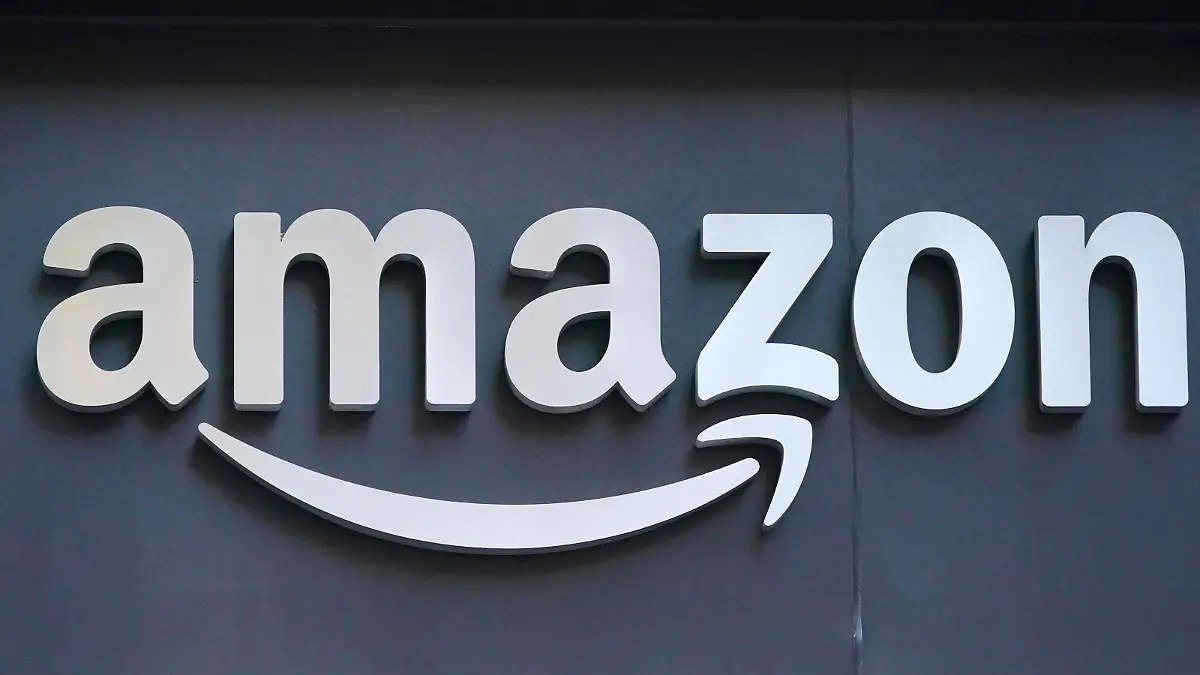 NOVEMBER 14th 2022: Amazon reportedly plans to lay off approximately 10,000 employees representing 3% of its corporate workforce in the latest sign of a slowing economy. - APRIL 29th 2022: Amazon stock plunges after reporting a $4 billion dollar loss for Q1 2022 - the first quarterly loss for the company since 2015. - File Photo by: zz/John Nacion/STAR MAX/IPx 2020 7/28/20 Businesses and retail stores in Manhattan on July 28, 2020 as certain restrictions are eased as part of the Phase 4 Reopening in New York City during the worldwide coronavirus pandemic. While many of the larger corporations have managed to navigate the financial storm caused by the pandemic, other retailers have struggled to stay in business. Here, an Amazon Go location. (NYC)