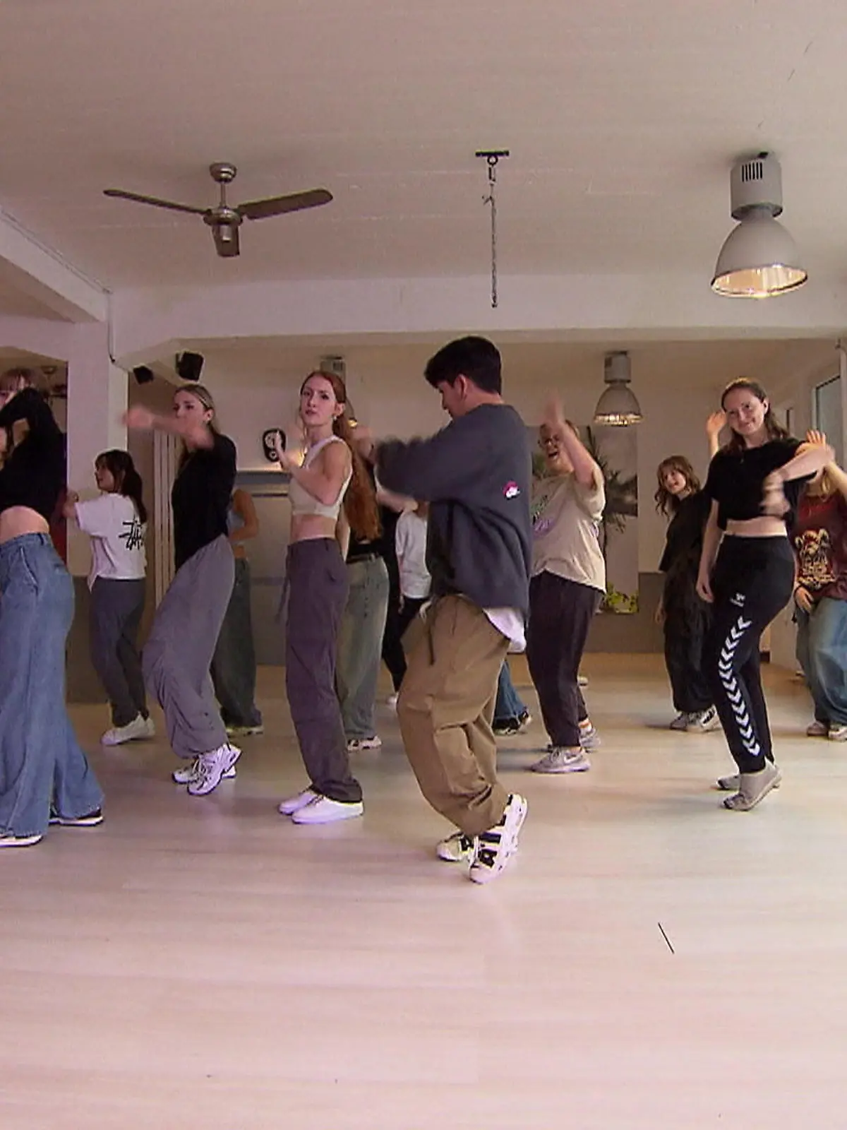 Bild zu: "Unterricht in Düsseldorfer Tanzschule"