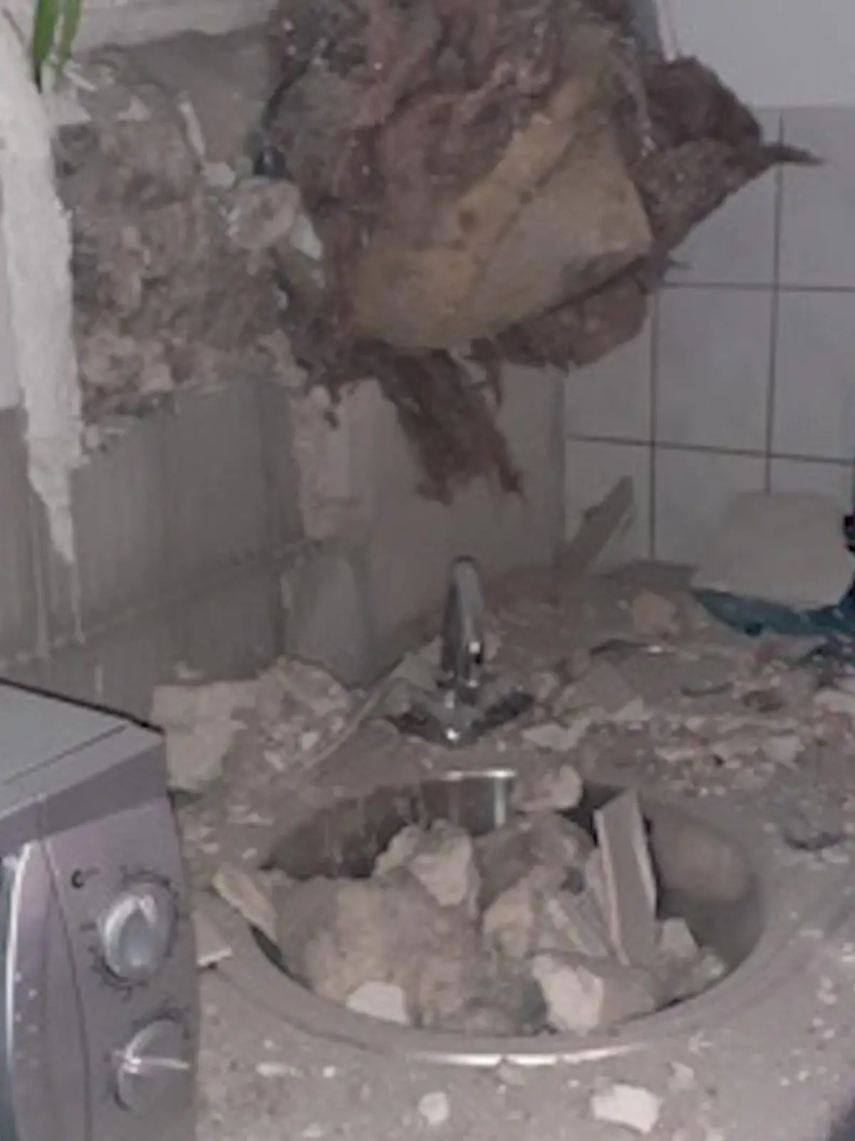 Das war ein Riesenknall in Oberhausen. Eine Explosion erschüttert ein Mehrfamilienhaus. Aber schuld war keine defekte Gasheizung oder ähnliches. Nein, in diesem Fall war anscheinend Deo verantwortlich. Massenhaft Deo.