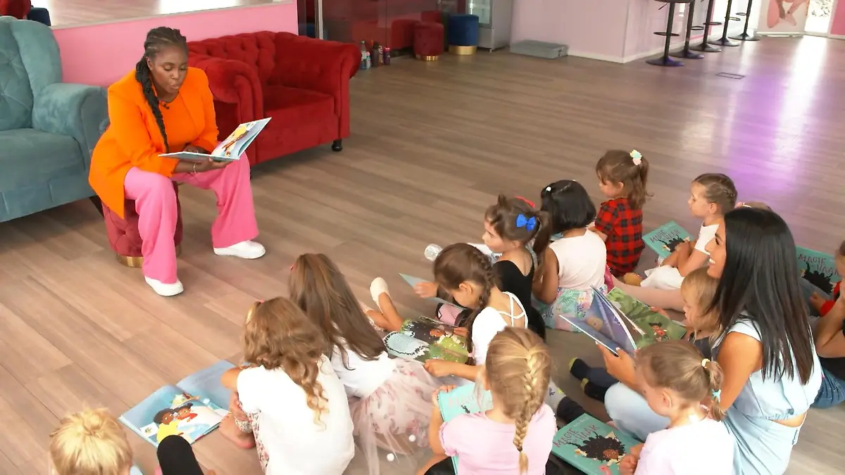 Motsi Mabuse: Wie ihr erstes Buch Kindern helfen soll TV-Jurorin ist jetzt auch Autorin
