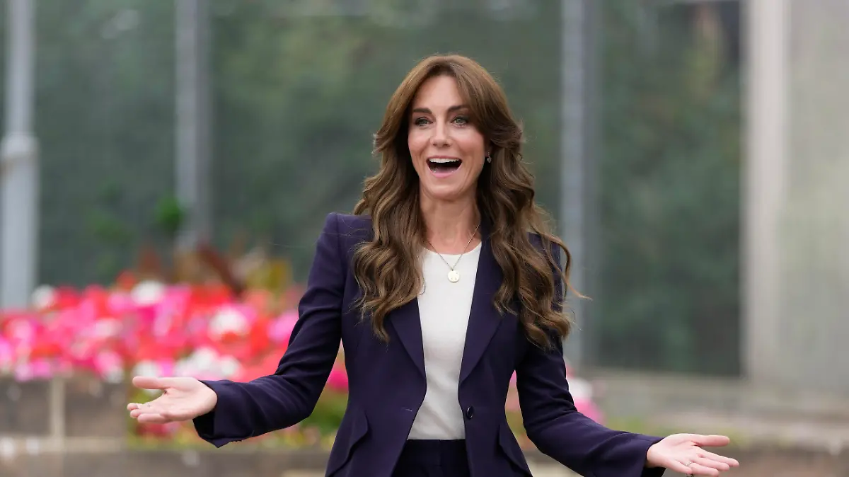 12.09.2023, Großbritannien, Sutton: Kate, Prinzessin von Wales und Schirmherrin des Forward Trust, besucht das Gefängnis HMP High Down. Prinzessin Kate hat sich in einem britischen Gefängnis über die Arbeit mit suchtkranken Häftlingen informiert. Foto: Kin Cheung/AP Pool/AP/dpa +++ dpa-Bildfunk +++