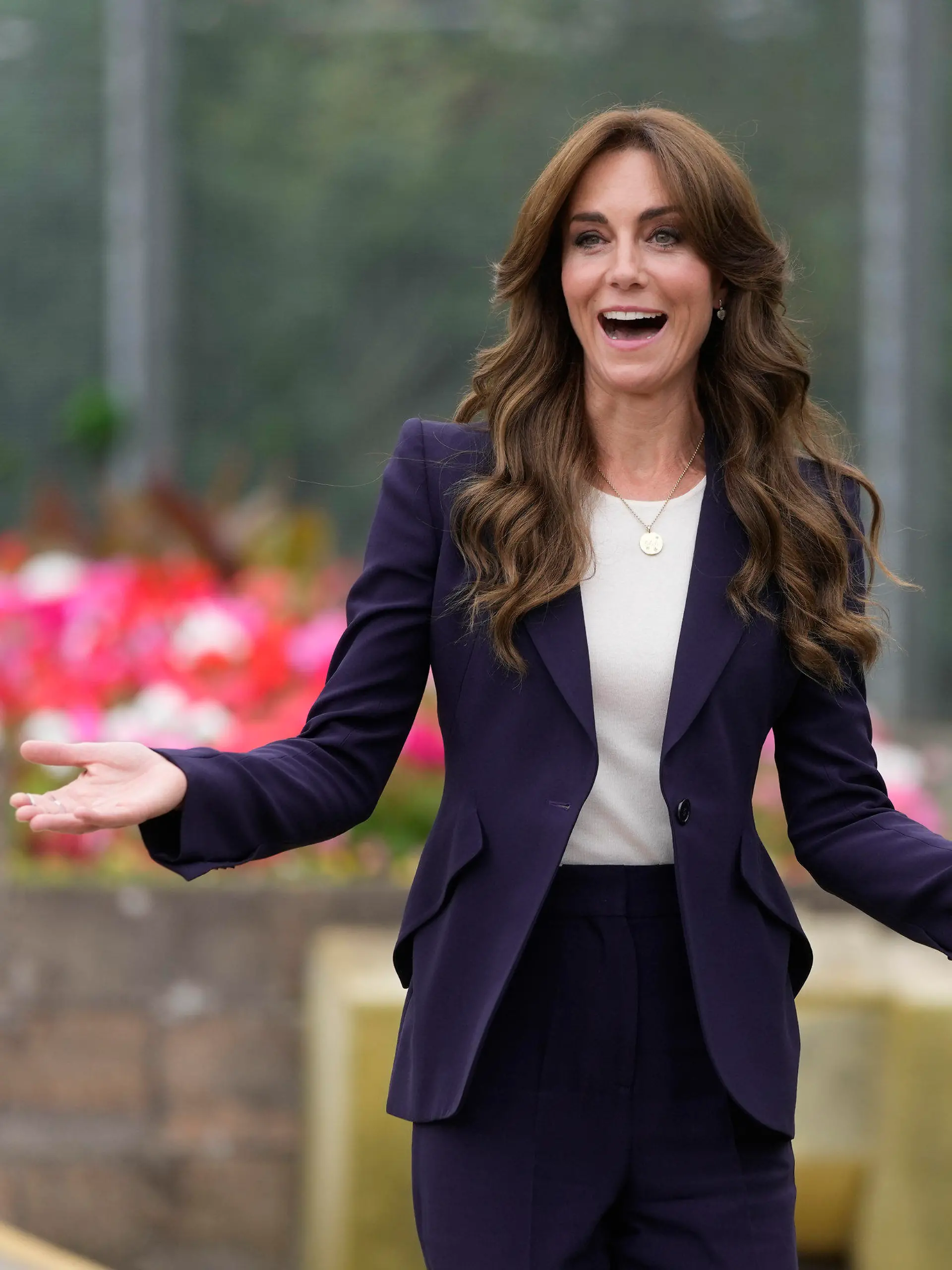 12.09.2023, Großbritannien, Sutton: Kate, Prinzessin von Wales und Schirmherrin des Forward Trust, besucht das Gefängnis HMP High Down. Prinzessin Kate hat sich in einem britischen Gefängnis über die Arbeit mit suchtkranken Häftlingen informiert. Foto: Kin Cheung/AP Pool/AP/dpa +++ dpa-Bildfunk +++