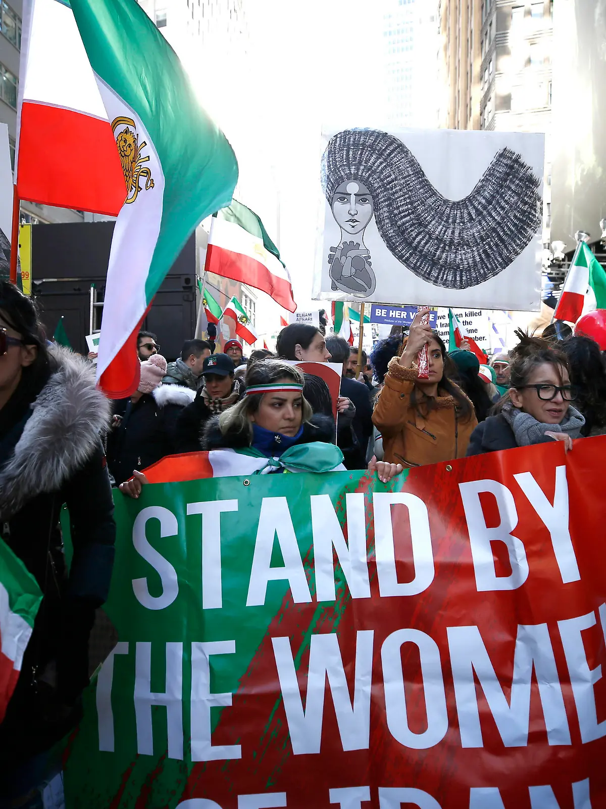 Freedom March For Iranian Women In New York City Hundredths march through Midtown Manhattan to the United Nations Headquarters in protest against the Iranian regimes maltreatment of women on November 19, 2022 in New York City , USA. United Nations charter stipulates that women should be free to exercise their bodily autonomy and to uphold basic human rights. Protests set off by the killing of Mahsa Amini by the Iranian morality police continue in some 80 cities around the world. New York City NY United States PUBLICATIONxNOTxINxFRA Copyright: xJohnxLamparskix originalFilename: lamparski-freedomm221119_npKvU.jpg