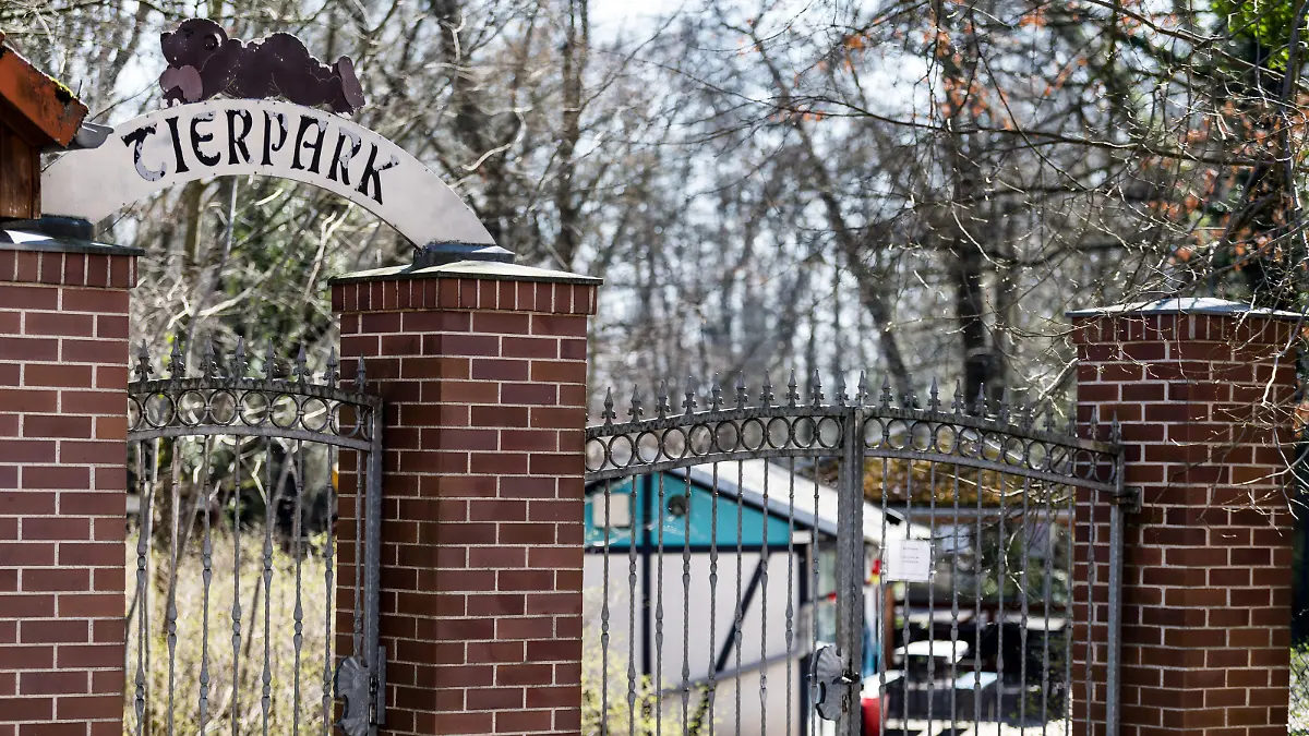 Der verschlossene Eingang zum Tierpark.