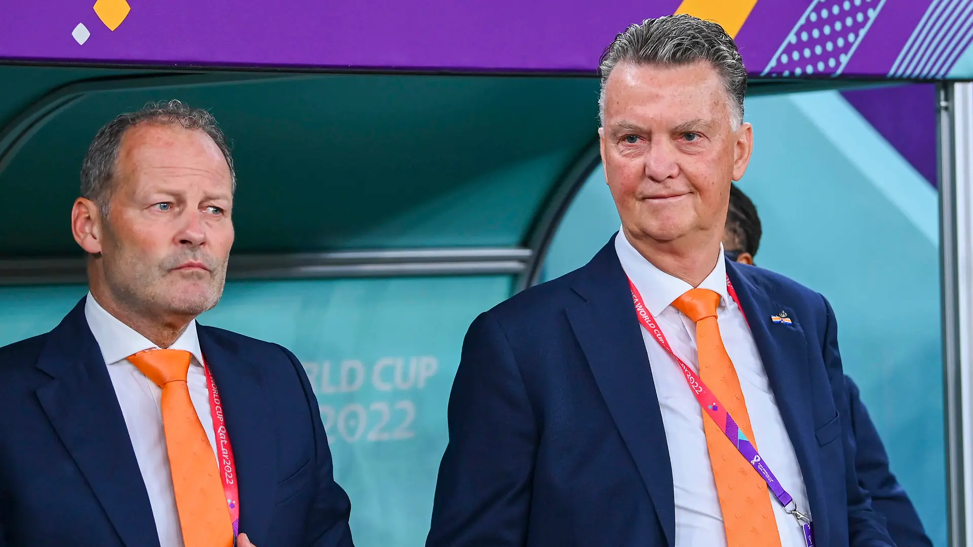 FUSSBALL WM 2022 VORRUNDE GRUPPE B Senegal - Niederlande 21.11.2022 Co Trainer Danny Blind links, Trainer Louis van Gaal rechts beide Niederlande *** FOOTBALL WORLD CUP 2022 PRE-ROUND GROUP B Senegal Netherlands 21 11 2022 Co Coach Danny Blind left , Coach Louis van Gaal right both Netherlands