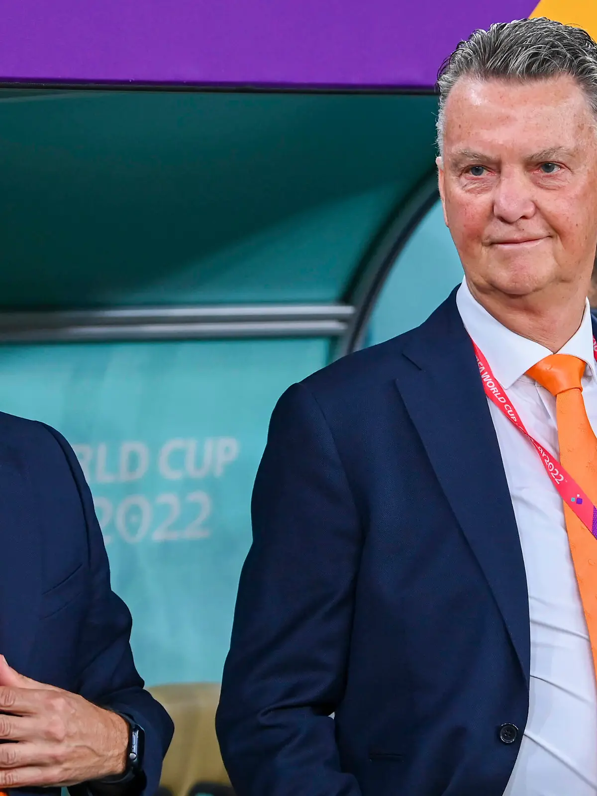  FUSSBALL WM 2022 VORRUNDE GRUPPE B Senegal - Niederlande 21.11.2022 Co Trainer Danny Blind links, Trainer Louis van Gaal rechts beide Niederlande *** FOOTBALL WORLD CUP 2022 PRE-ROUND GROUP B Senegal Netherlands 21 11 2022 Co Coach Danny Blind left , Coach Louis van Gaal right both Netherlands