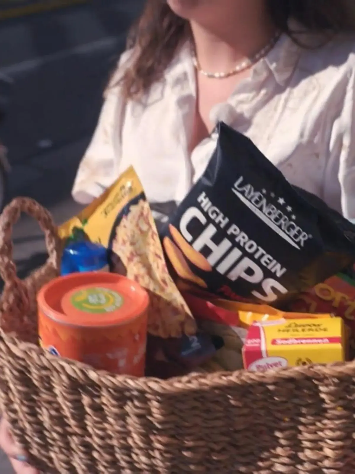 Zu viel Luft und zu wenig Produkt? Experten von der Verbraucherzentrale kritisieren, dass viele Verpackungen zum Beispiel immer weniger Chips, Spültabs und Süßigkeiten enthalten! RTL hat sich das Problem einmal genauer angeschaut und Röntgenbilder von Chipstüten, Grießbrei & Co. gemacht. Das Ergebnis fällt so aus, wie es viele es schon geahnt haben dürften: Leider ist ziemlich viel Luft drin.

Was die Hersteller dazu sagen und ob deren Begründungen immer so ganz nachvollziehbar sind, dürfen Sie selbst entscheiden und sehen Sie hier im Video.