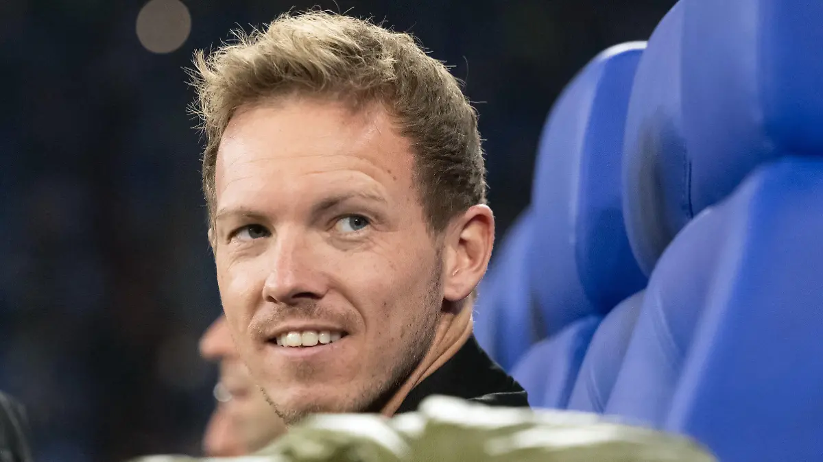 ARCHIV - 12.11.2022, Nordrhein-Westfalen, Gelsenkirchen: Fußball: Bundesliga, FC Schalke 04 - Bayern München, 15. Spieltag, Veltins Arena: Bayerns damaliger Trainer Julian Nagelsmann. Nun soll er beim DFB übernehmen. (zu dpa: ««Gute Gespräche»: EM-Projekt mit Nagelsmann ganz nah») Foto: Bernd Thissen/dpa +++ dpa-Bildfunk +++