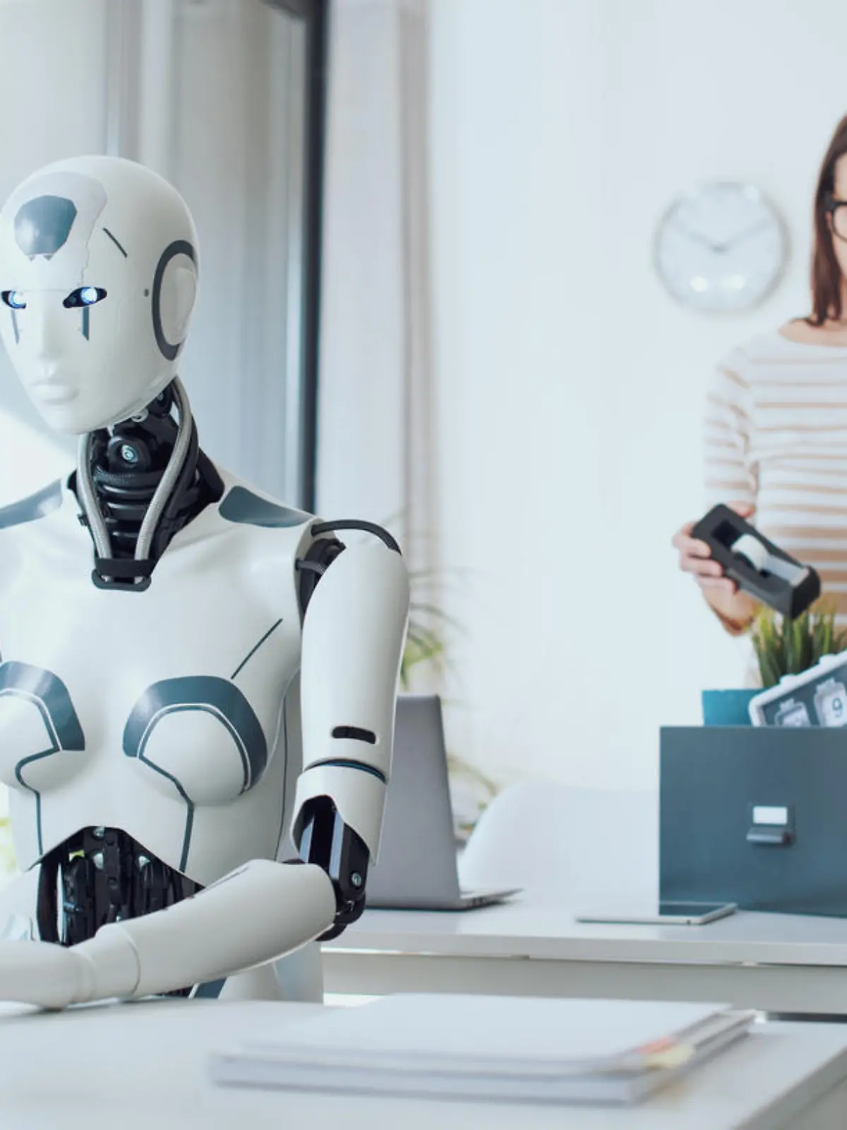 Disappointed businesswoman packing her belongings and leaving the office: the impact of AI on employment