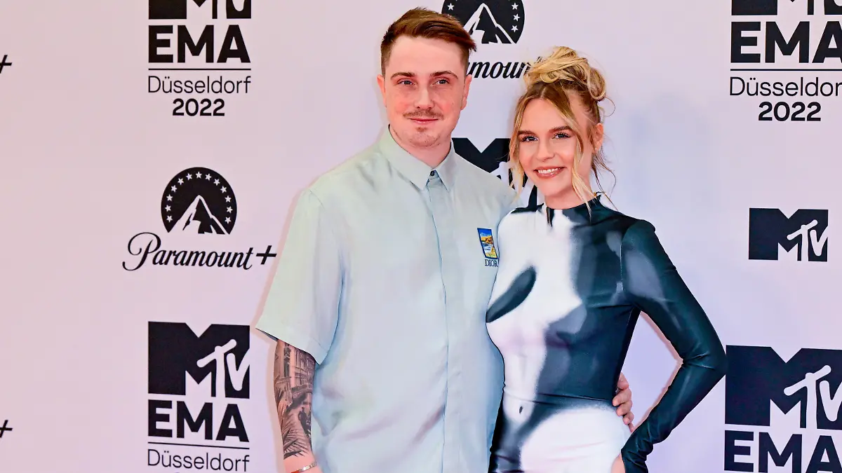 Eugen Kazakov and Dagi Bee attending the 2022 MTV EMAs at the PSD Bank Dome in Dusseldorf, Germany.