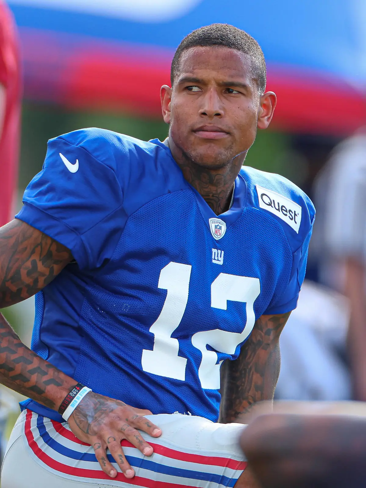 NFL, American Football Herren, USA New York Giants Training Camp Aug 1, 2023 East Rutherford, NJ, USA New York Giants tight end Darren Waller 12 stretches during training camp at the Quest Diagnostics Training Facility. East Rutherford NJ USA, EDITORIAL USE ONLY PUBLICATIONxINxGERxSUIxAUTxONLY Copyright: xVincentxCarchiettax 20230801_mcd_cb6_53