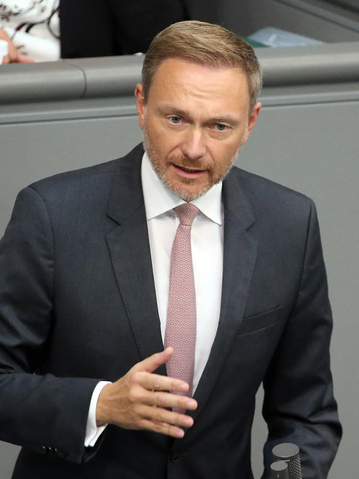 ARCHIV - 08.09.2022, Berlin: Christian Lindner (FDP), Bundesfinanzminister, spricht im Deutschen Bundestag während der Fortsetzung der Haushaltswoche in der Debatte um Finanzen. (zu dpa: «Lindner: Treuhand wird für «ökonomische Dolchstoßlegende» genutzt») Foto: Wolfgang Kumm/dpa +++ dpa-Bildfunk +++