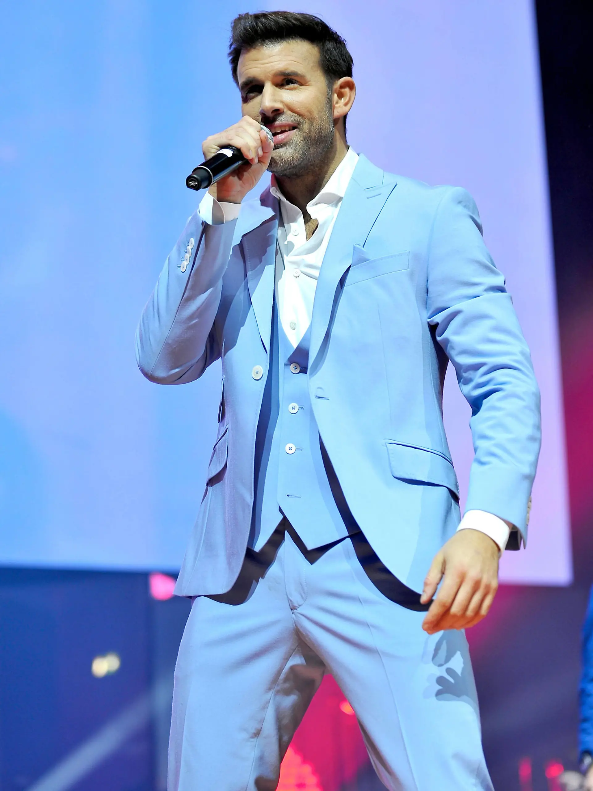  Die Schlagernacht des Jahres. Sänger Jay Khan  Team 5ünf  Team Fünf  während eines Auftrittes im Rahmen der Schlagernacht des Jahres am 15.10.2022 in der Hanns-Martin-Schleyer-Halle, Stuttgart. 20221015MWI45723 *** The Schlagernacht des Jahres singer Jay Khan Team 5 Five Team Five during a performance at the Schlagernacht des Jahres on 15 10 2022 at the Hanns Martin Schleyer Halle, Stuttgart 20221015MWI45723