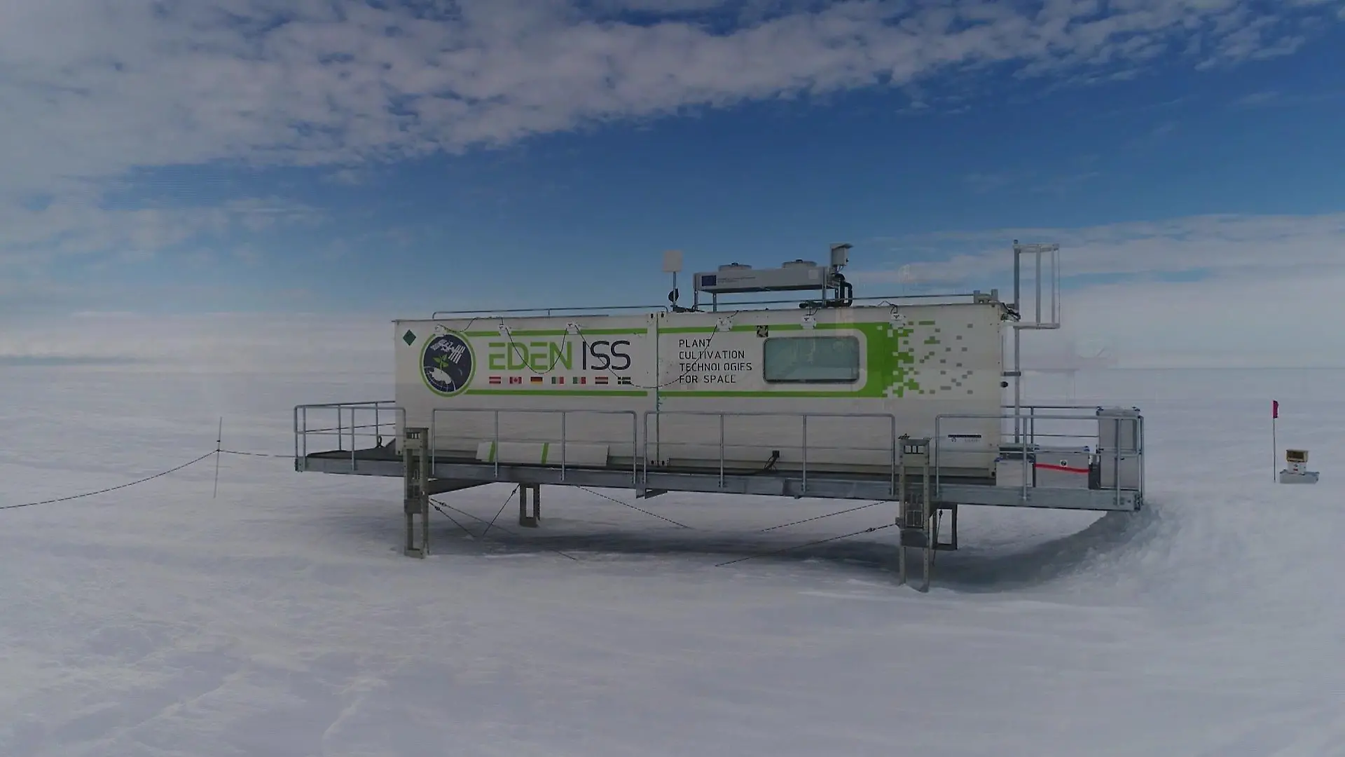 Gemüse on ice - Im Eden ISS Container wird geforscht, wie Pflanzen im All wachsen können.