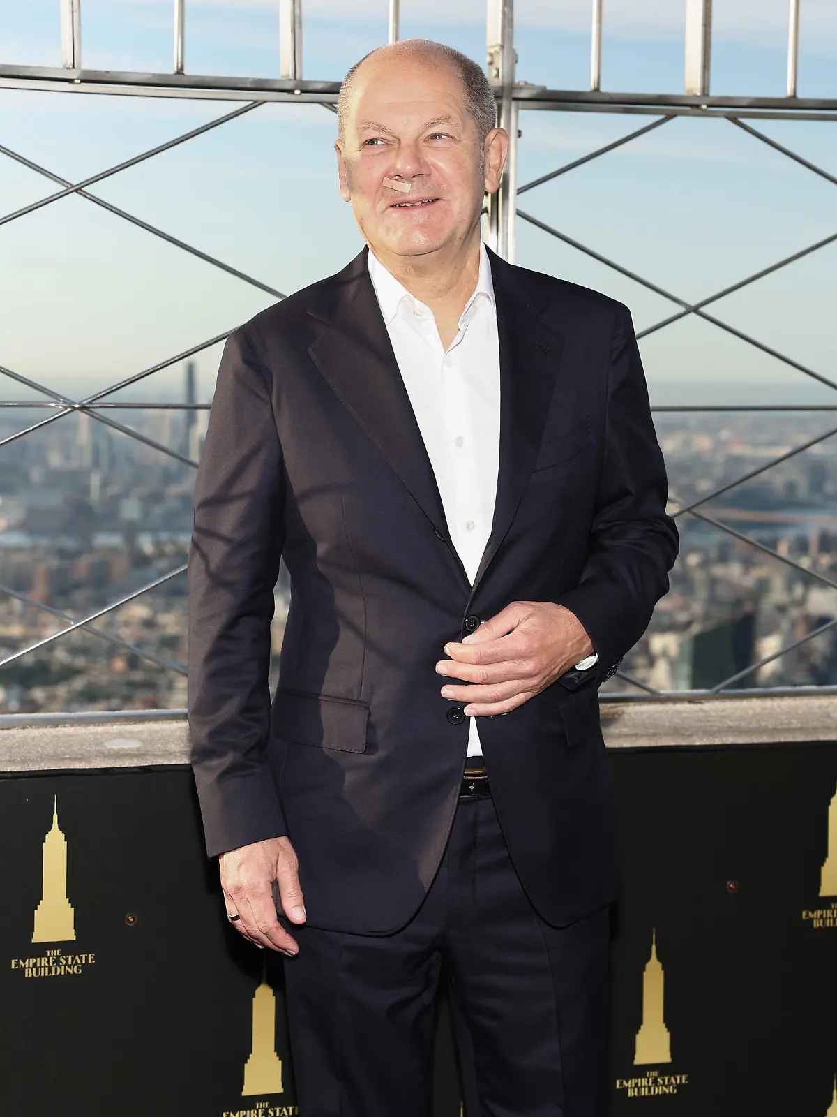 NEW YORK, NEW YORK - SEPTEMBER 20: German Chancellor Olaf Scholz visits the Empire State Building Observatory at The Empire State Building on September 20, 2023 in New York City. (Photo by Arturo Holmes/Getty Images for Empire State Realty Trust)