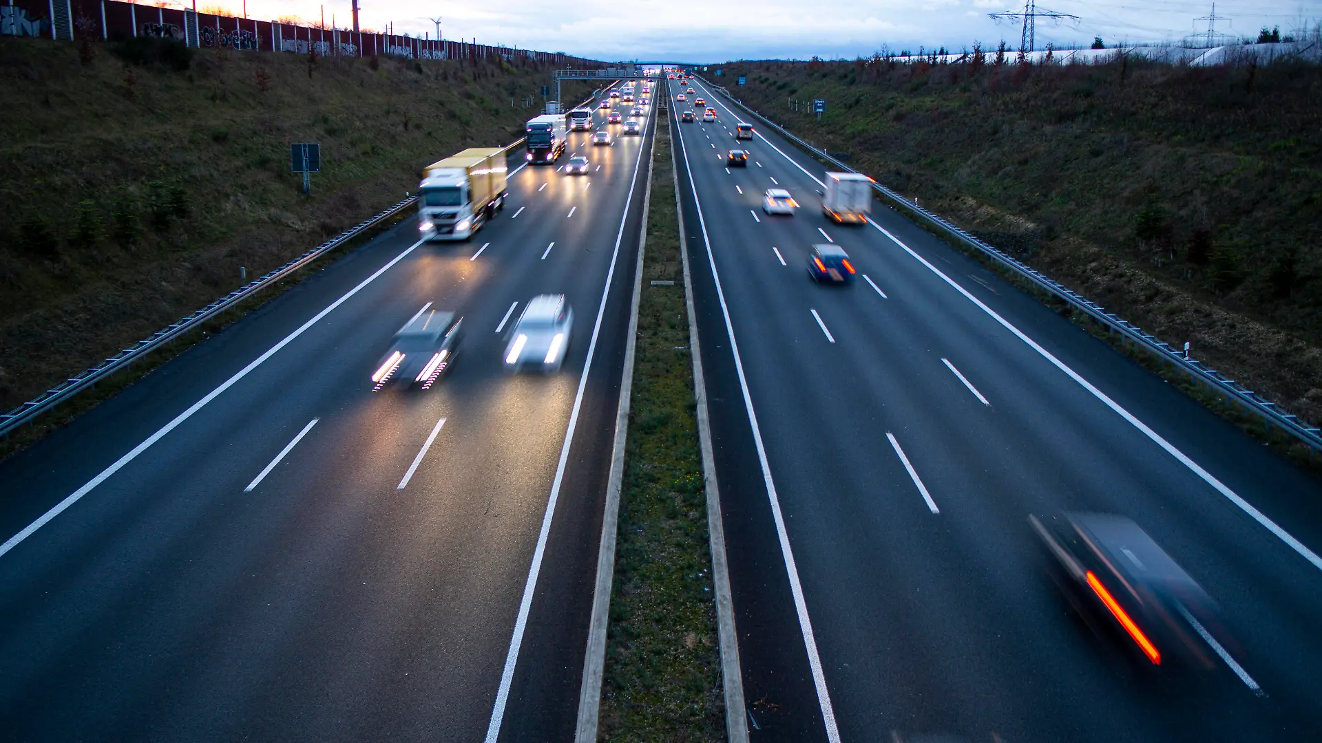 Autobahn A4 bei Kerpen Symbolbild Autobahn. Aufgenommen am 20.12.2019 in Buir, Kerpen. Kerpen Buir Nordrhein-Westfalen Deutschalnd *** Motorway A4 near Kerpen Symbol picture Motorway Taken on 20 12 2019 in Buir, Kerpen Kerpen Buir North Rhine-Westphalia German