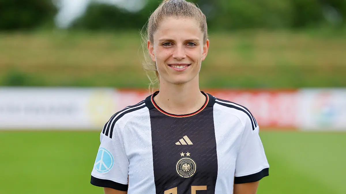 ARCHIV - 03.07.2023, Bayern, Herzogenaurach: Fußball: Nationalteam, Frauen, WM, Portraitfotos: Tabea Sellner. Fußball-Nationalspielerin Tabea Sellner wird erstmals Mutter. (zu dpa: «Fußball-Nationalspielerin Tabea Sellner wird Mutter») Foto: Daniel Löb/dpa +++ dpa-Bildfunk +++
