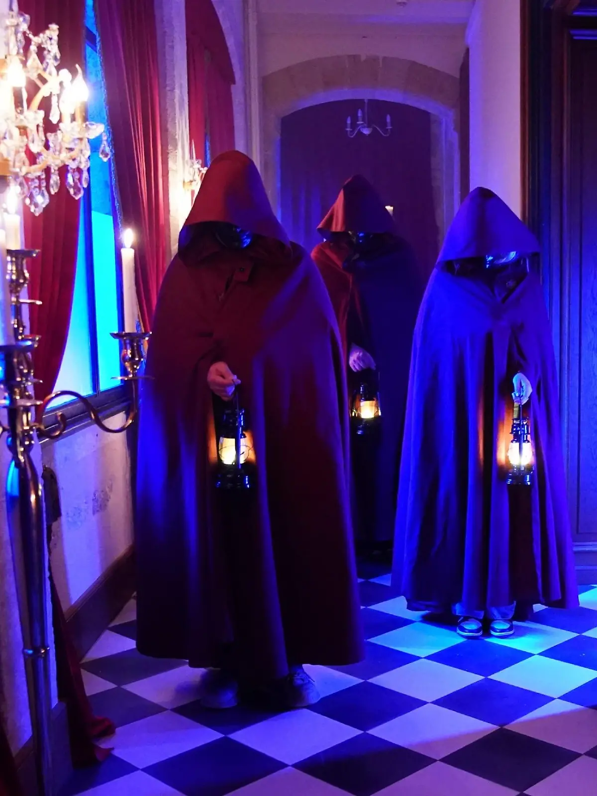 Die Verräter in Kutten sind des Nächtens im Schloss unterwegs und bestimmen, wer die Nacht nicht überleben wird.

+++ Die Verwendung des sendungsbezogenen Materials ist nur mit dem Hinweis und Verlinkung auf RTL+ gestattet. +++