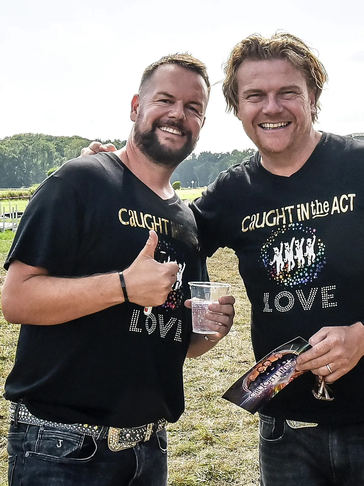 26.08.2023, xlakx, Entertainment Musik, Die 90er live Open Air emspor, v.l. Caught in the Act Bastiaan Ragas,Lee Baxter live bei Die 90er live Open Air-Tour 2023 auf der Rennbahn Hoppegarten. Berlin *** 26 08 2023, xlakx, entertainment music, The 90s live open air emspor, v l Caught in the Act Bastiaan Ragas,Lee Baxter live at The 90s live open air tour 2023 at Hoppegarten racecourse Berlin.