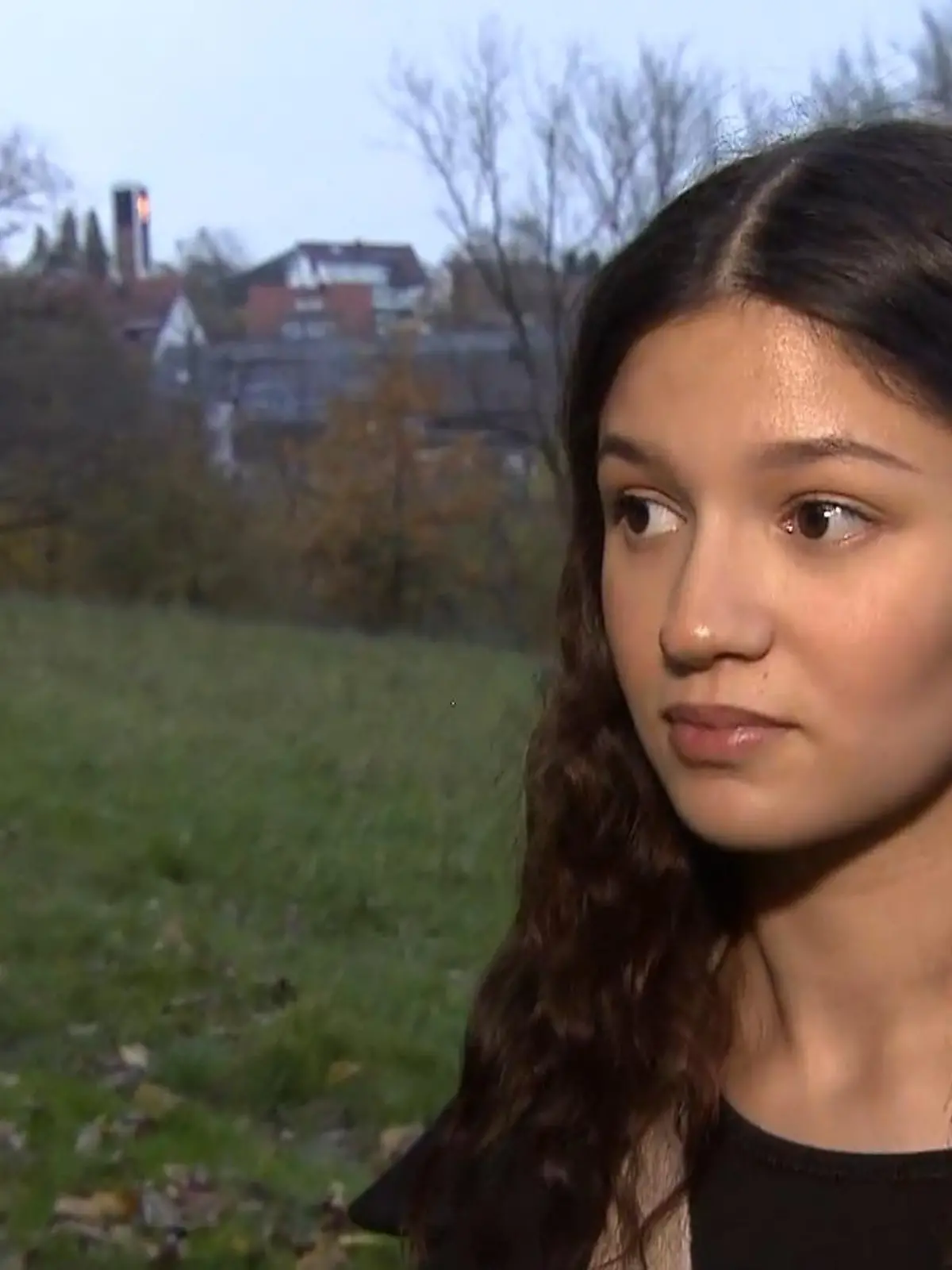 Das Video von der 23jährigen Selin ging in den sozialen Netzwerken viral. Denn die 23jährige sprach darin ganz offen darüber was ihr Grausames angetan wurde. Ein Fremder hielt sie gefangen und missbrauchte sie. Jetzt spricht Selin darüber, warum sie diesen mutigen Schritt wagte. Eine beindruckende junge Frau!
