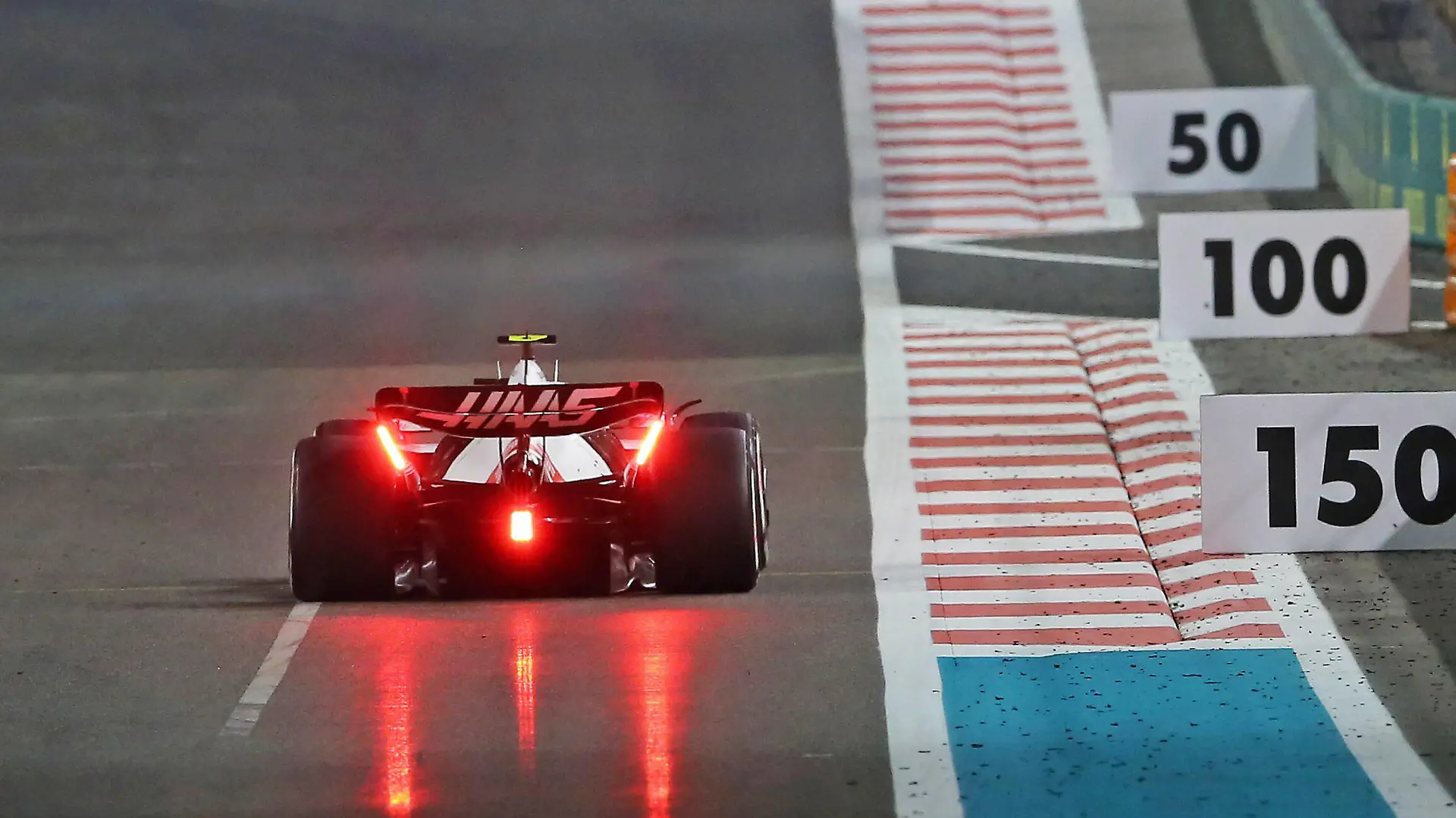 20th November 2022 Yas Marina Circuit, Yas Island, Abu Dhabi Mick Schumacher GER Haas F1 Team VF-22 Ferrari, during the F1 Grand Prix Race day for Abu Dhabi F1 Race PUBLICATIONxNOTxINxUK ActionPlus12451415 HeulerxAndrey